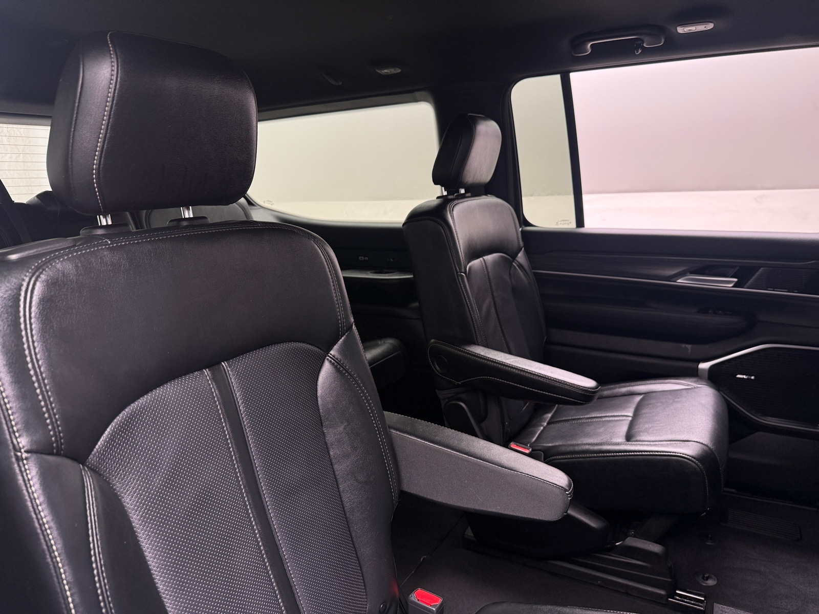 Thumbnail: 2024 Jeep Wagoneer - 5