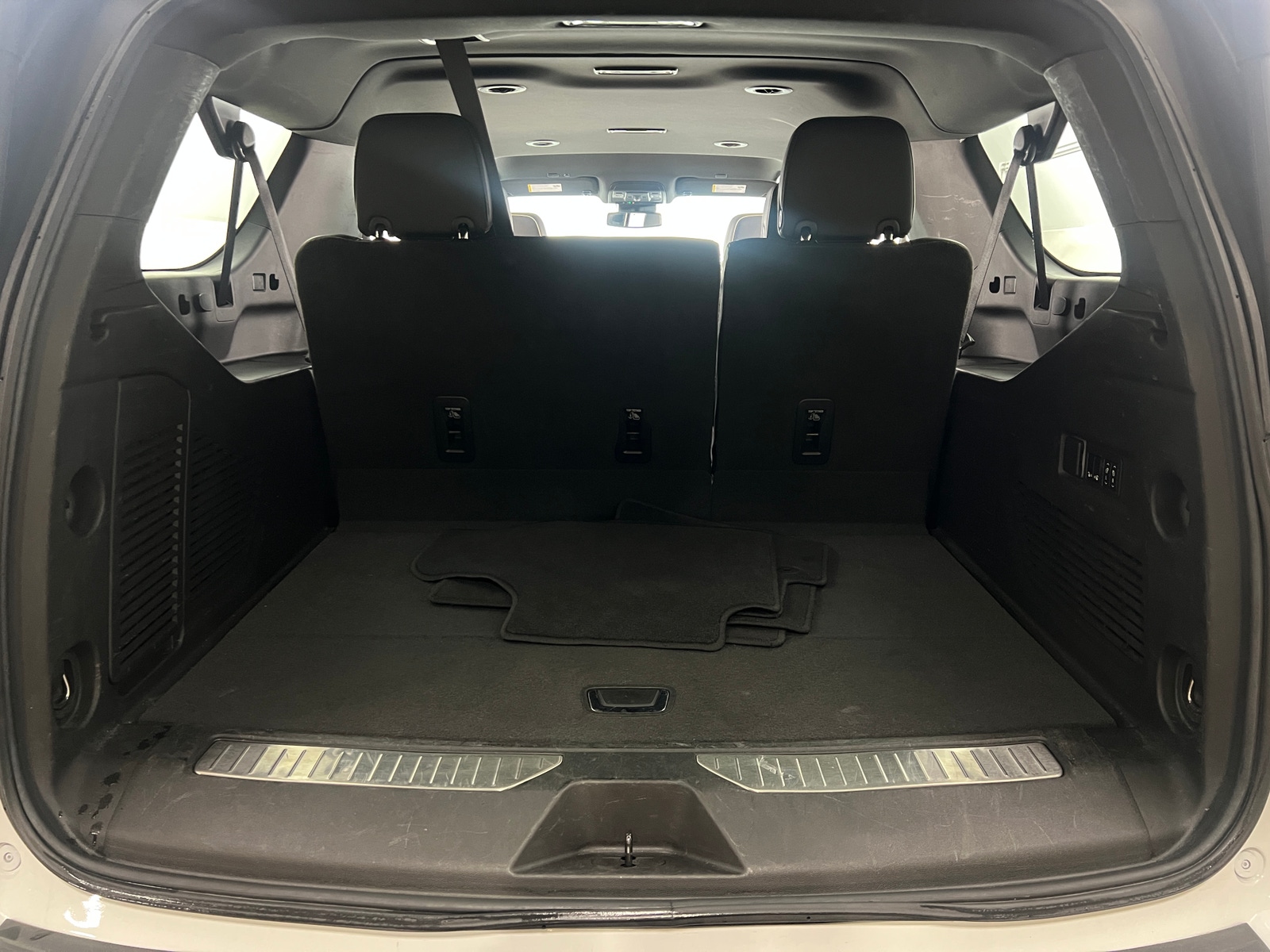 Thumbnail: 2023 Chevrolet Suburban - 6