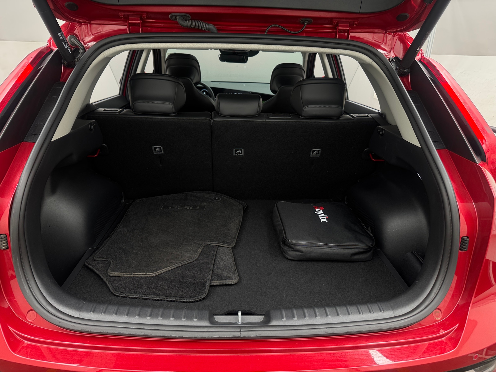 Thumbnail: 2023 Kia Niro - 6