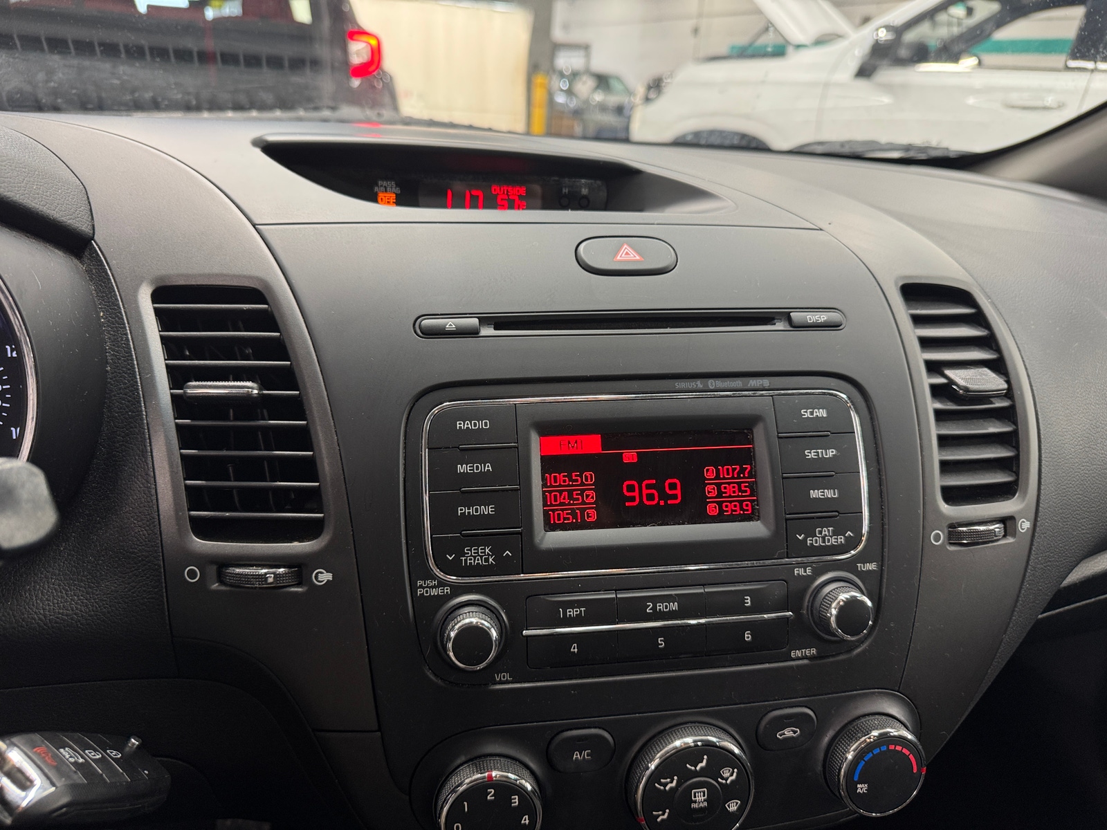 Thumbnail: 2015 Kia Forte - 4