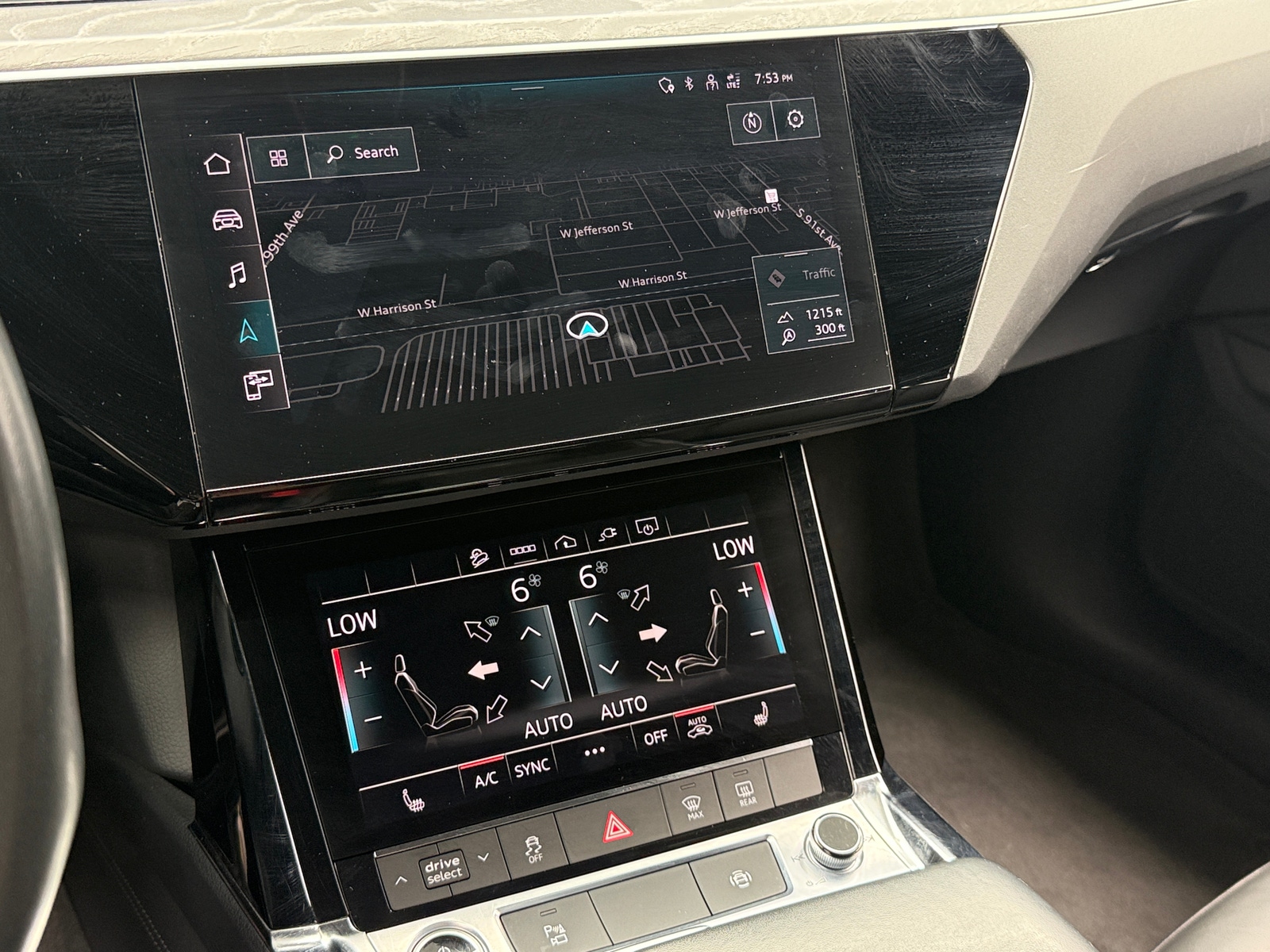 Thumbnail: 2024 Audi Q8 e-tron - 3