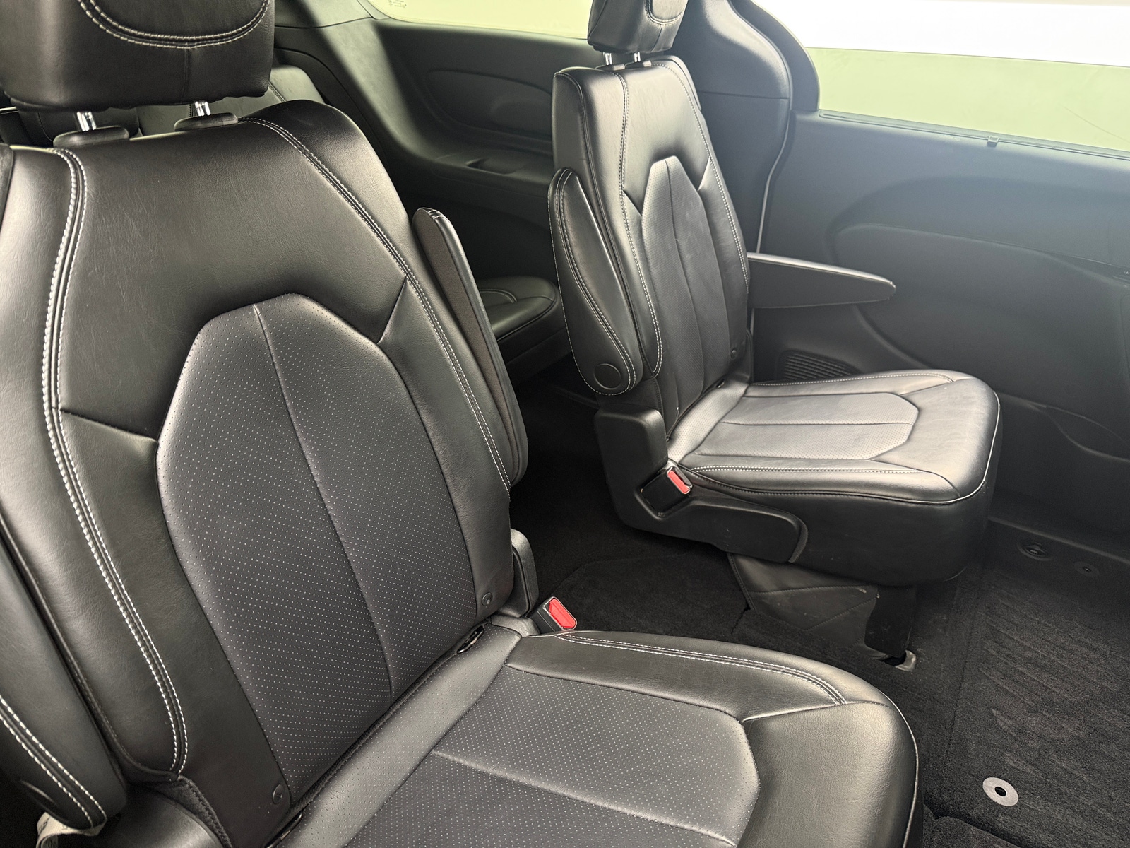 Thumbnail: 2023 Chrysler Pacifica - 5