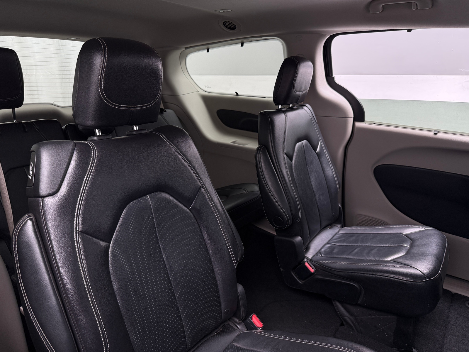 Thumbnail: 2022 Chrysler Pacifica - 5