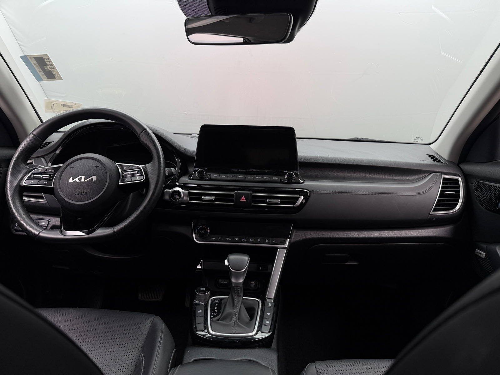 Thumbnail: 2023 Kia Seltos - 2