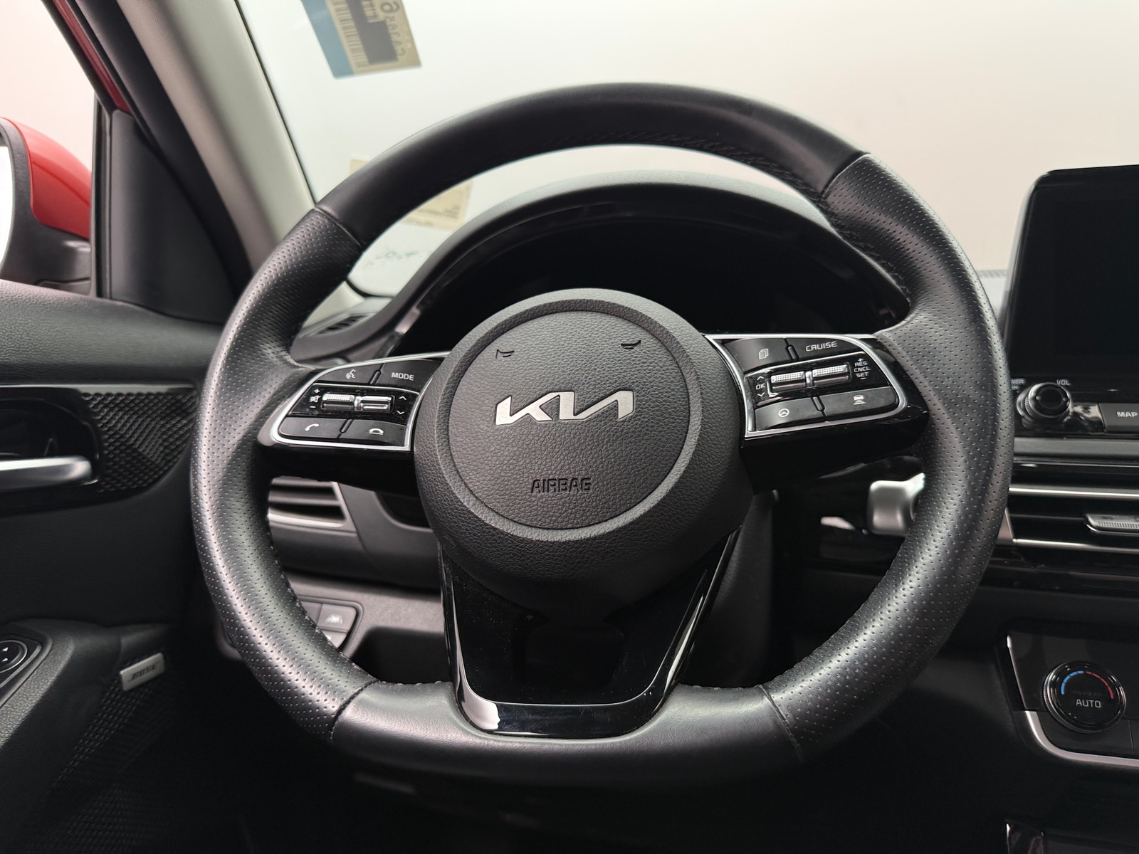 Thumbnail: 2023 Kia Seltos - 4