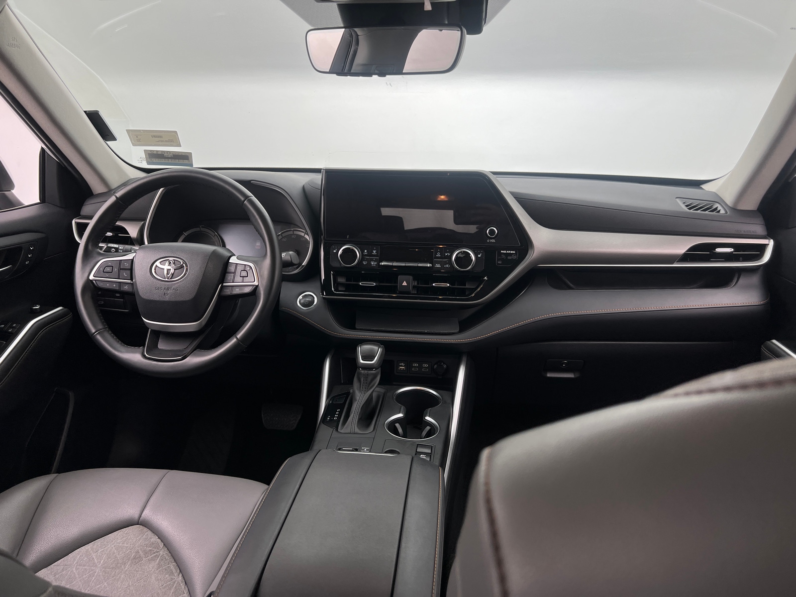 Thumbnail: 2023 Toyota Highlander - 2