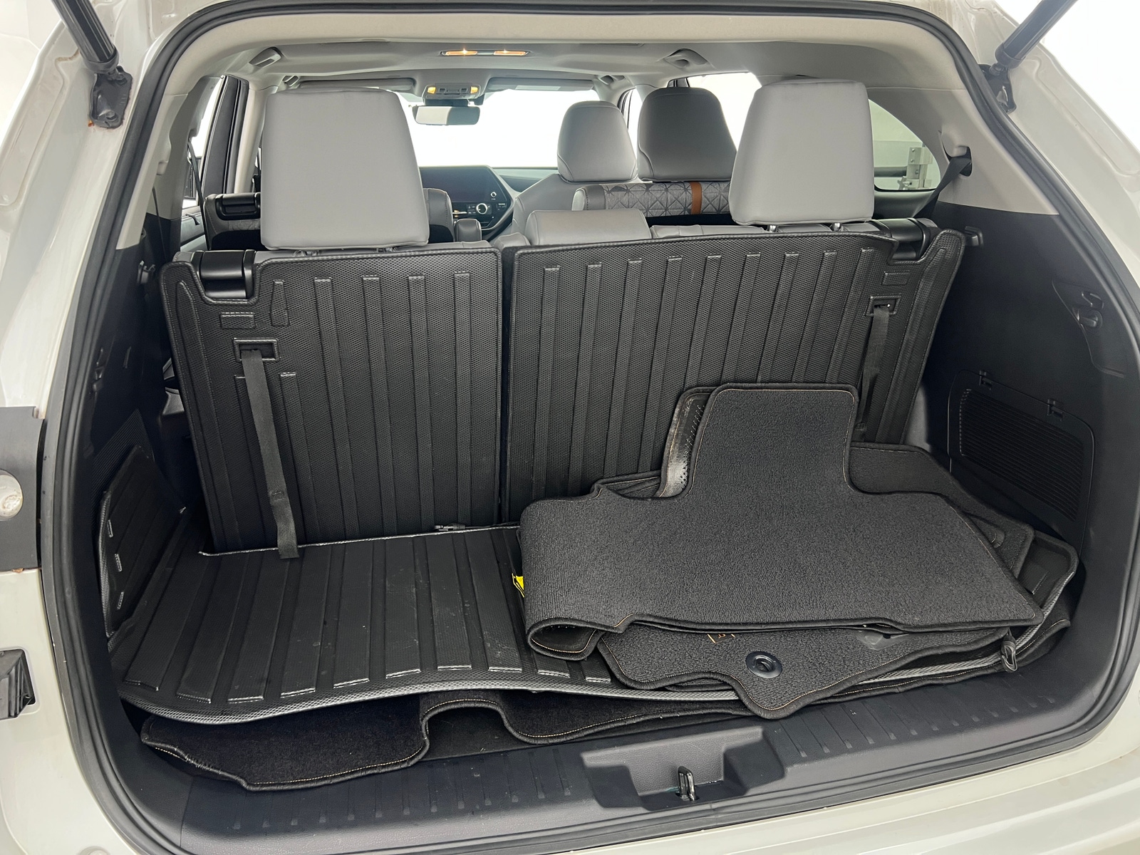 Thumbnail: 2023 Toyota Highlander - 6