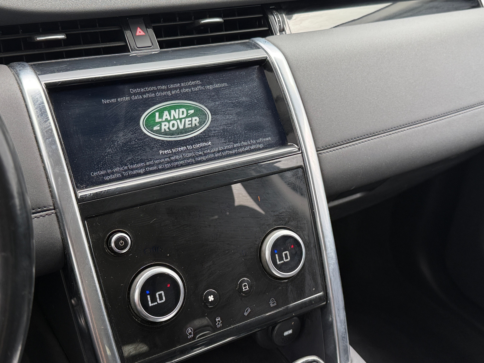 Thumbnail: 2020 Land Rover Discovery Sport - 4