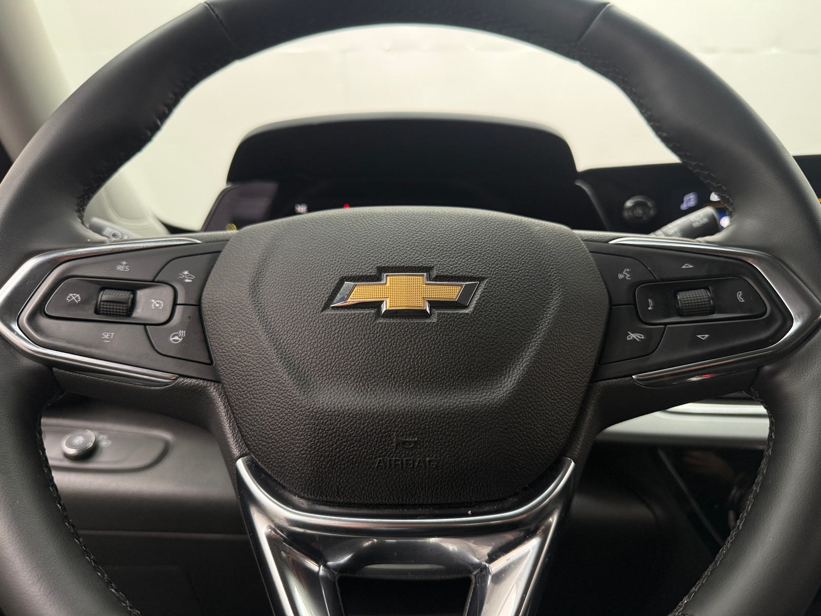 Thumbnail: 2025 Chevrolet Trax - 5