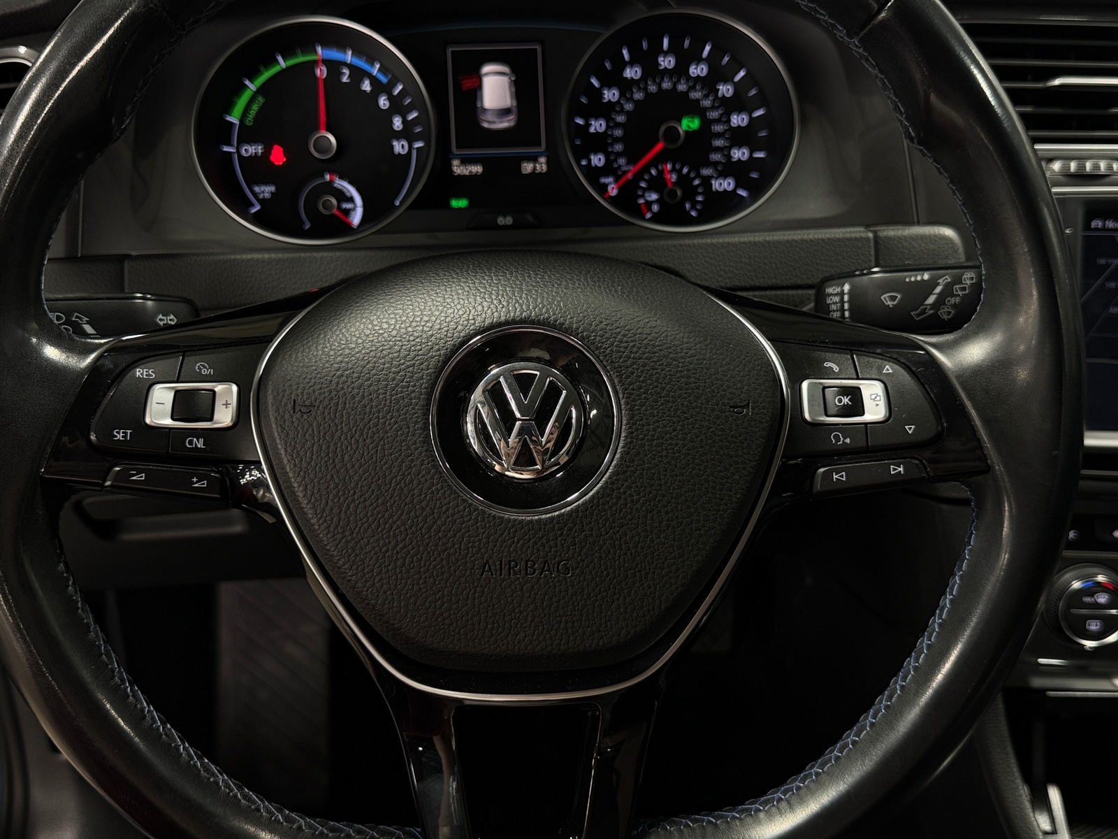 Thumbnail: 2016 Volkswagen e-Golf - 4