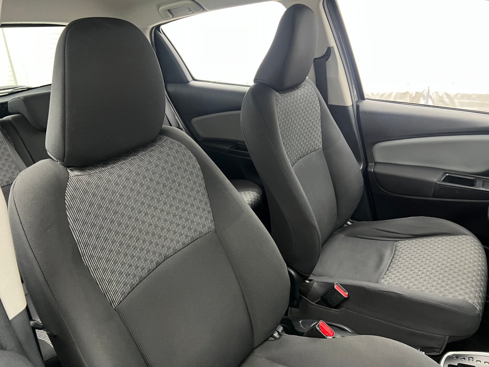 Thumbnail: 2015 Toyota Yaris - 2