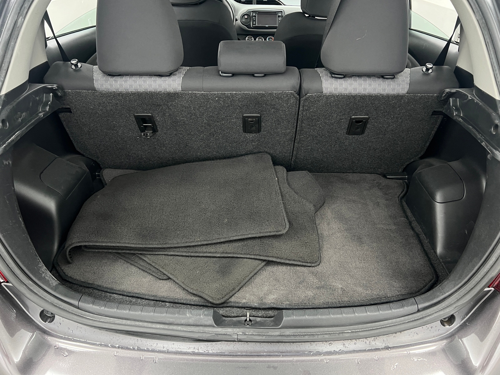 Thumbnail: 2015 Toyota Yaris - 7