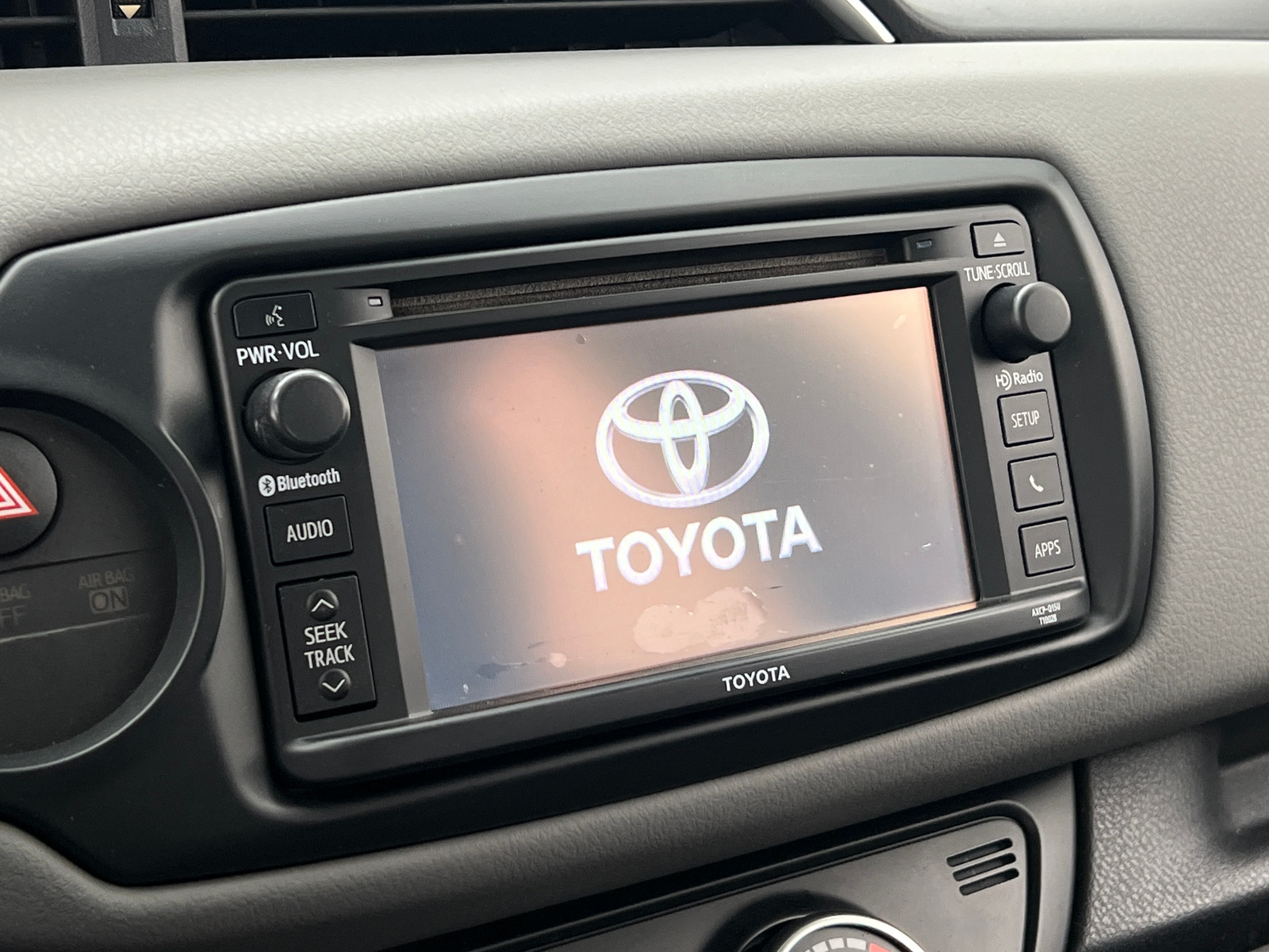 Thumbnail: 2015 Toyota Yaris - 4