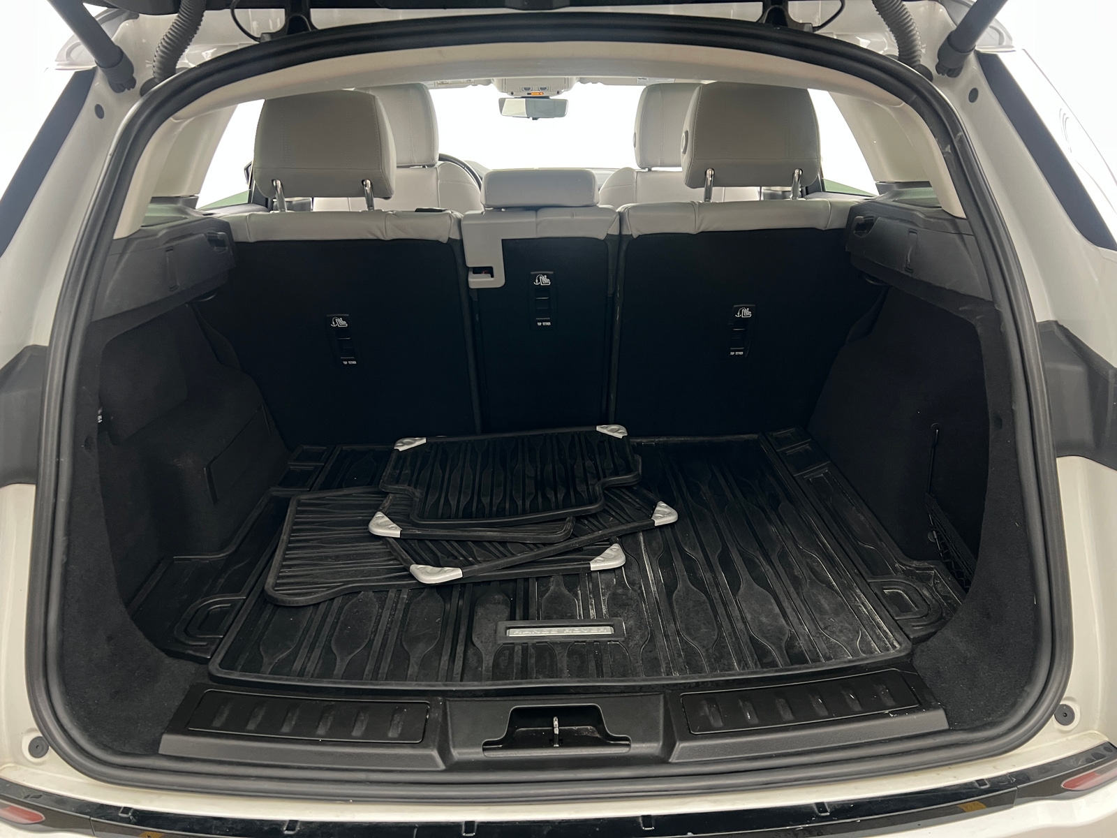 Thumbnail: 2020 Land Rover Range Rover Evoque - 6