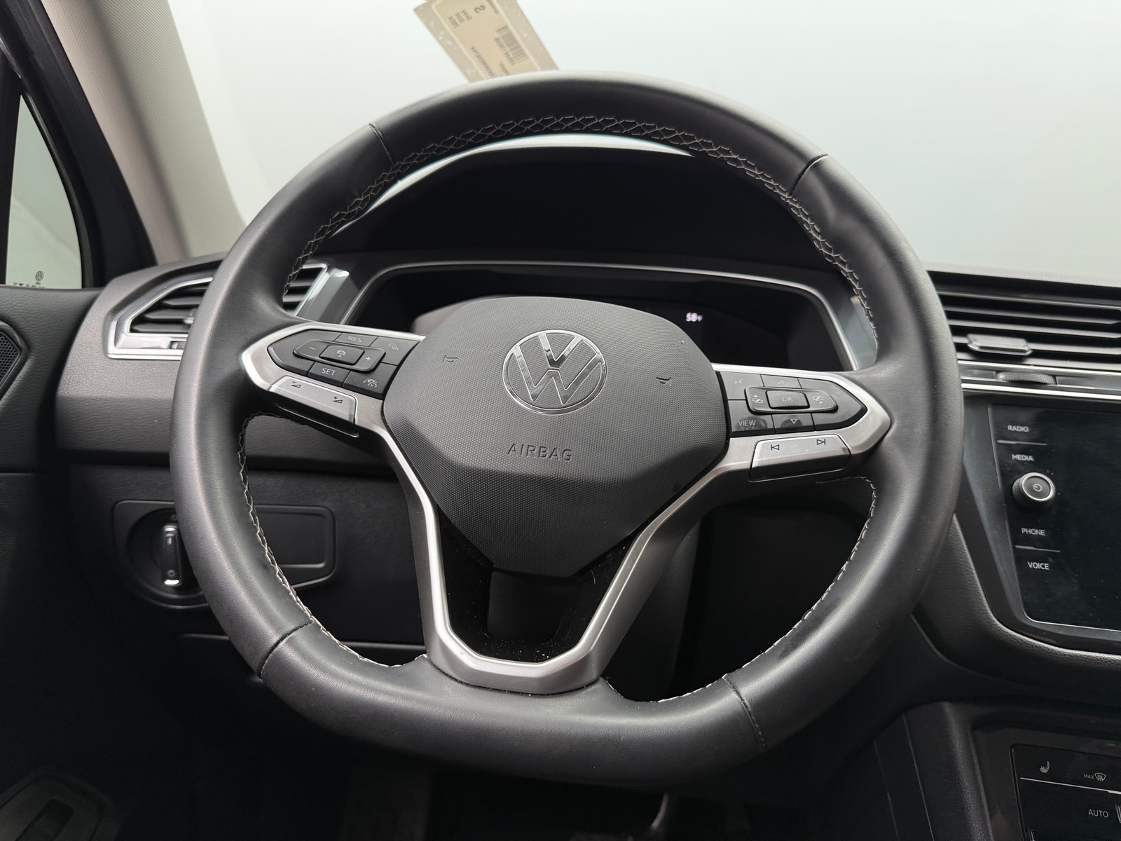 Thumbnail: 2024 Volkswagen Tiguan - 4