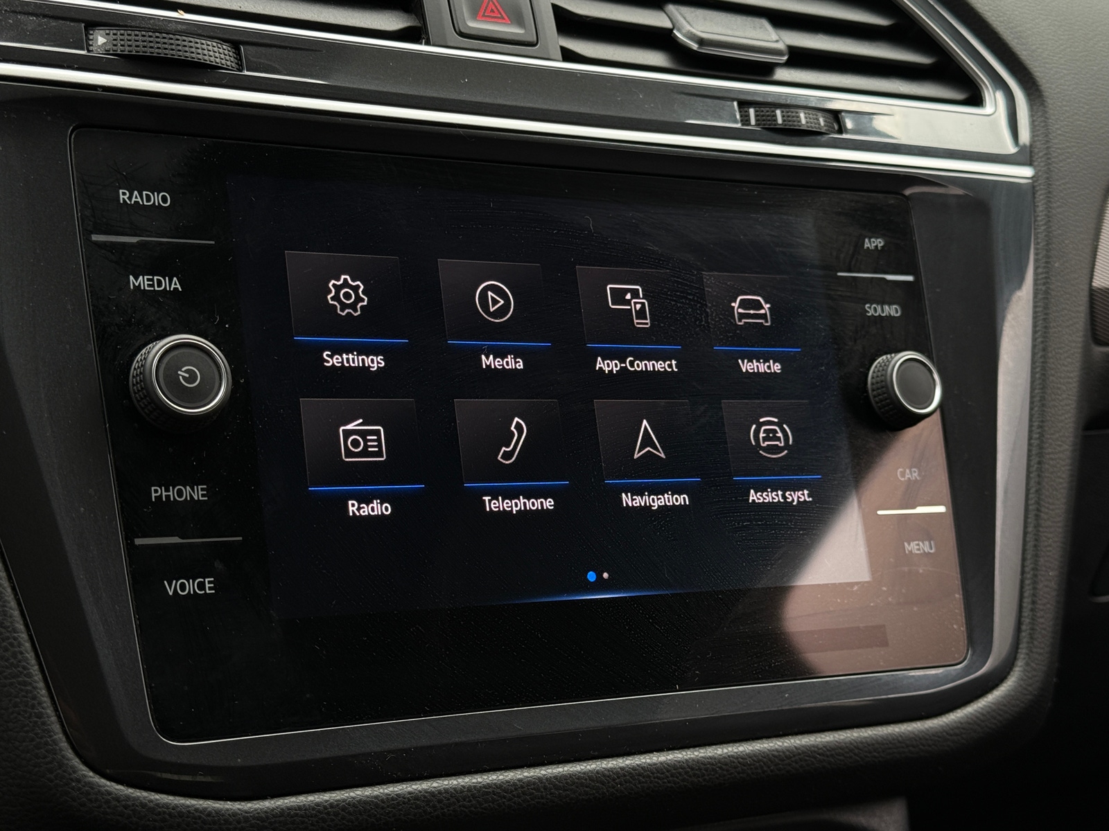 Thumbnail: 2024 Volkswagen Tiguan - 3