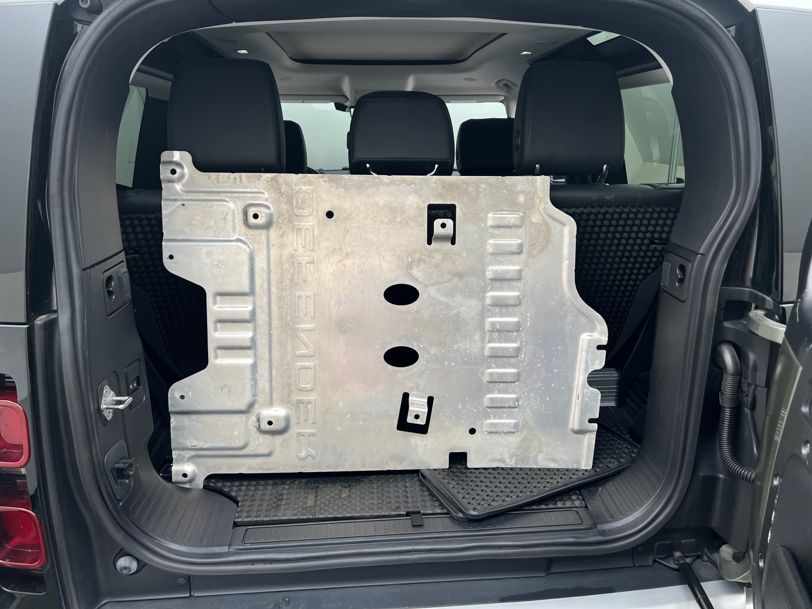 Thumbnail: 2021 Land Rover Defender - 7