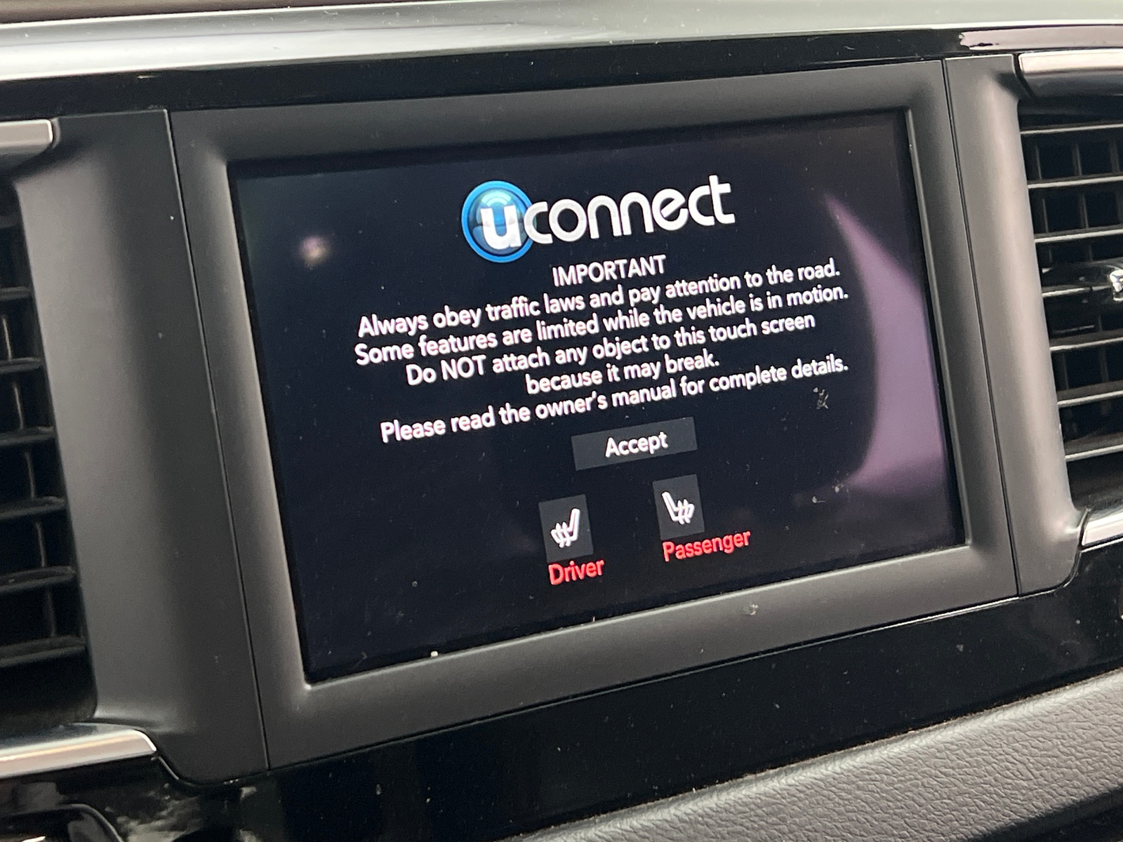 Thumbnail: 2018 Chrysler Pacifica - 3