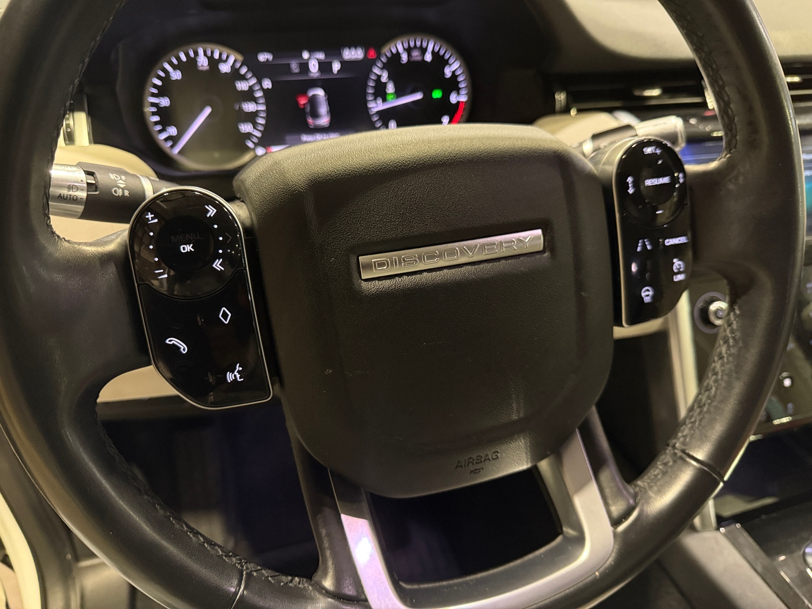 Thumbnail: 2020 Land Rover Discovery Sport - 4