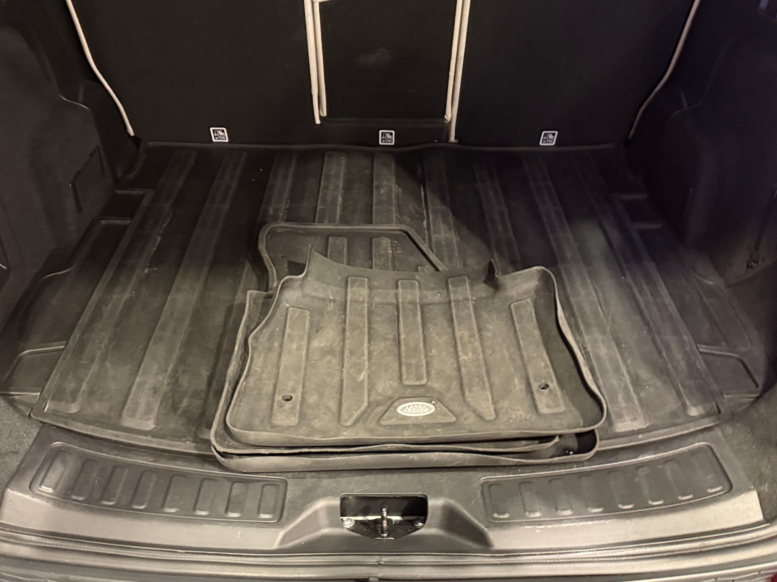 Thumbnail: 2020 Land Rover Discovery Sport - 6