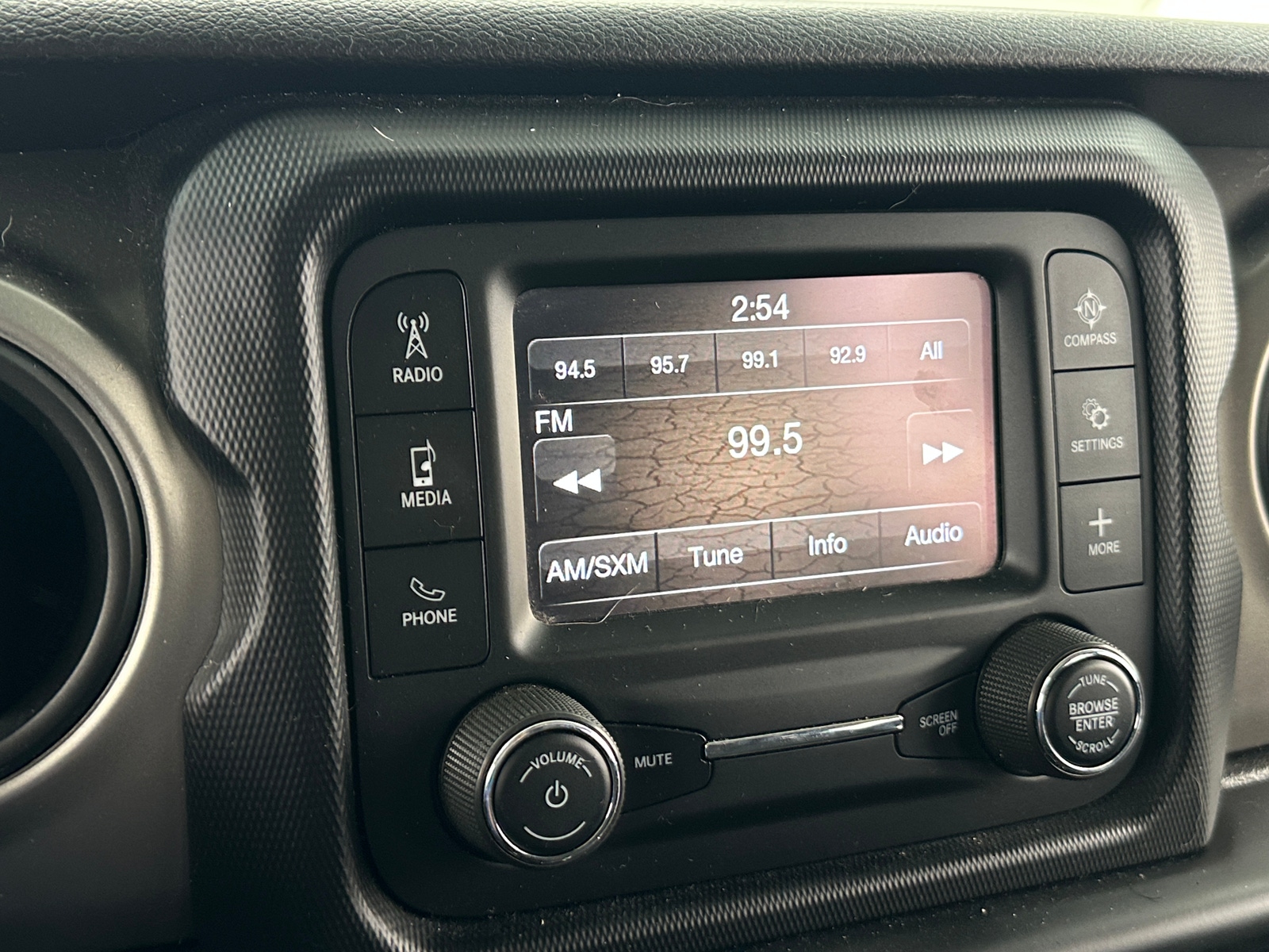 Thumbnail: 2021 Jeep Gladiator - 4