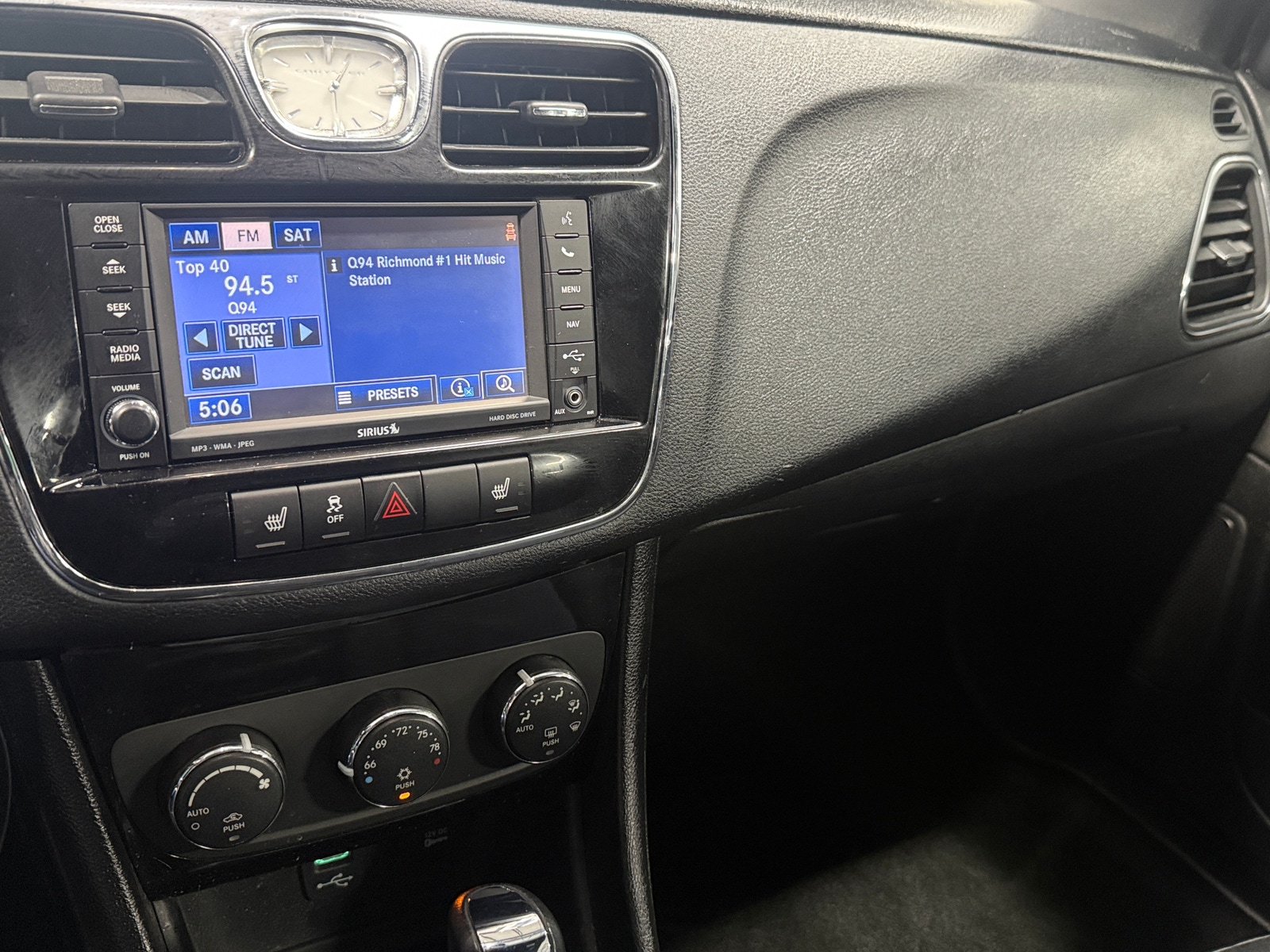 Thumbnail: 2012 Chrysler 200 - 4