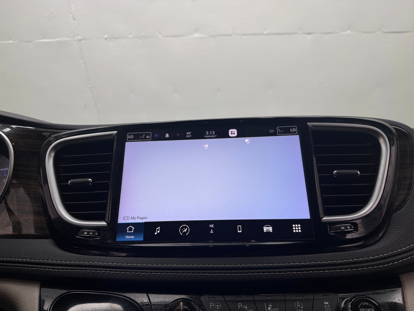 Thumbnail: 2022 Chrysler Pacifica - 3