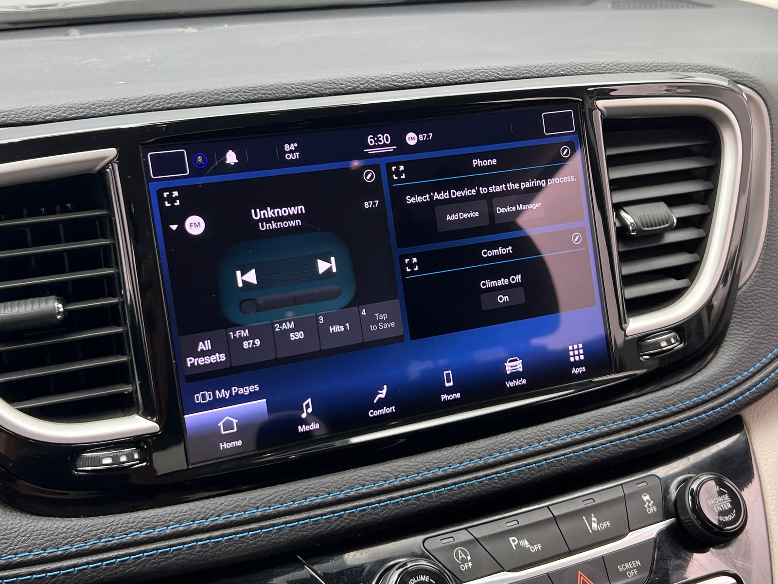 Thumbnail: 2021 Chrysler Pacifica - 4