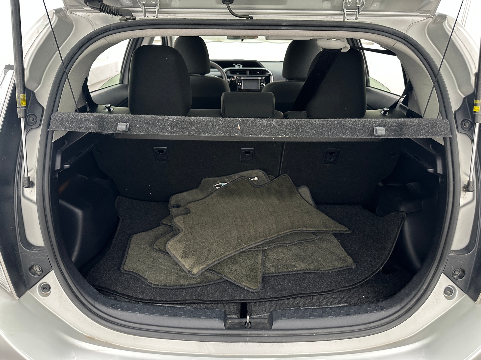 Thumbnail: 2018 Toyota Prius c - 7