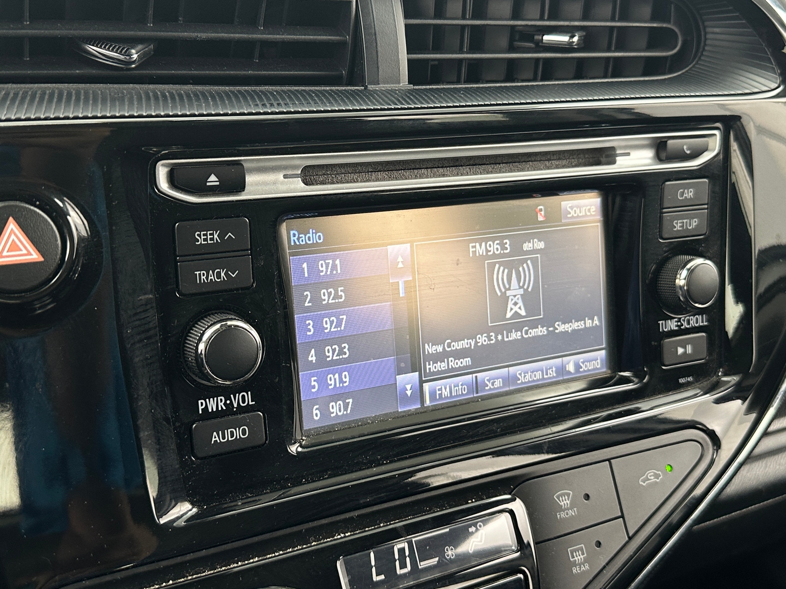 Thumbnail: 2018 Toyota Prius c - 4