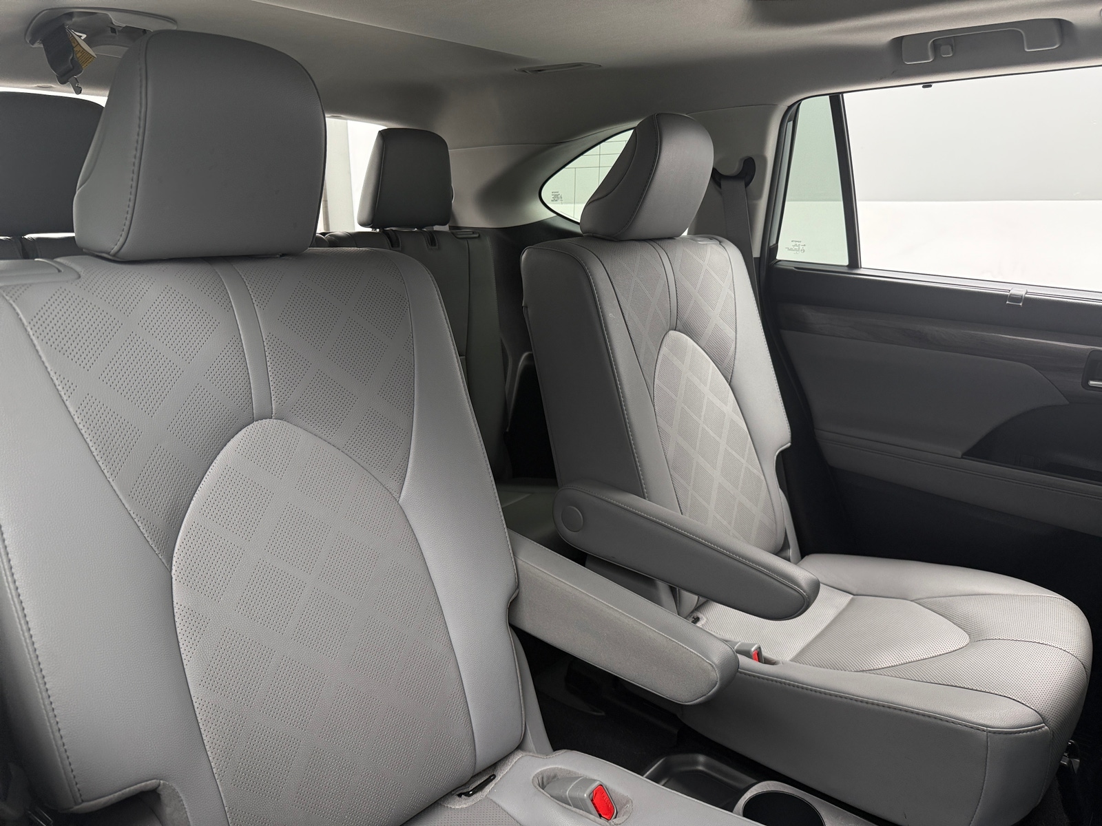 Thumbnail: 2020 Toyota Highlander - 6