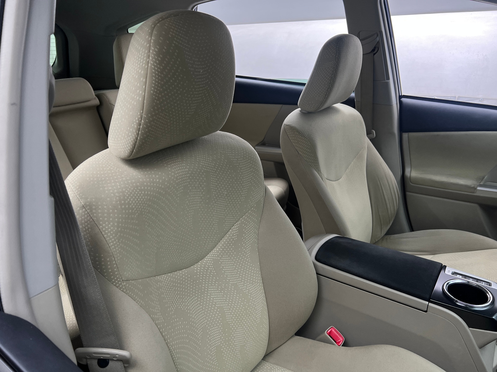 Thumbnail: 2014 Toyota Prius v - 2