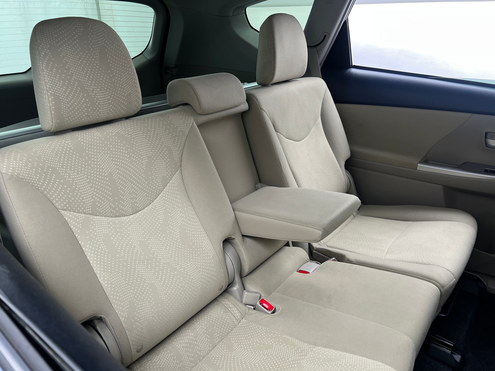 Thumbnail: 2014 Toyota Prius v - 6