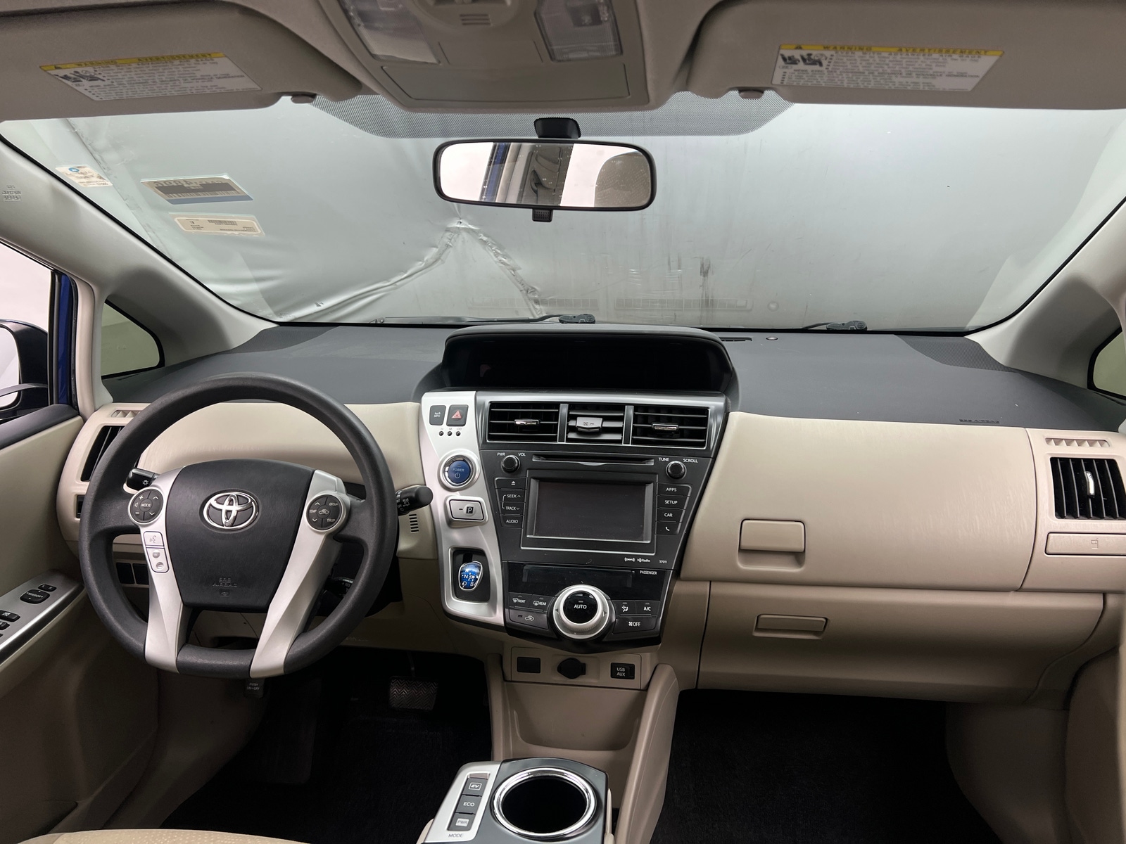 Thumbnail: 2014 Toyota Prius v - 3