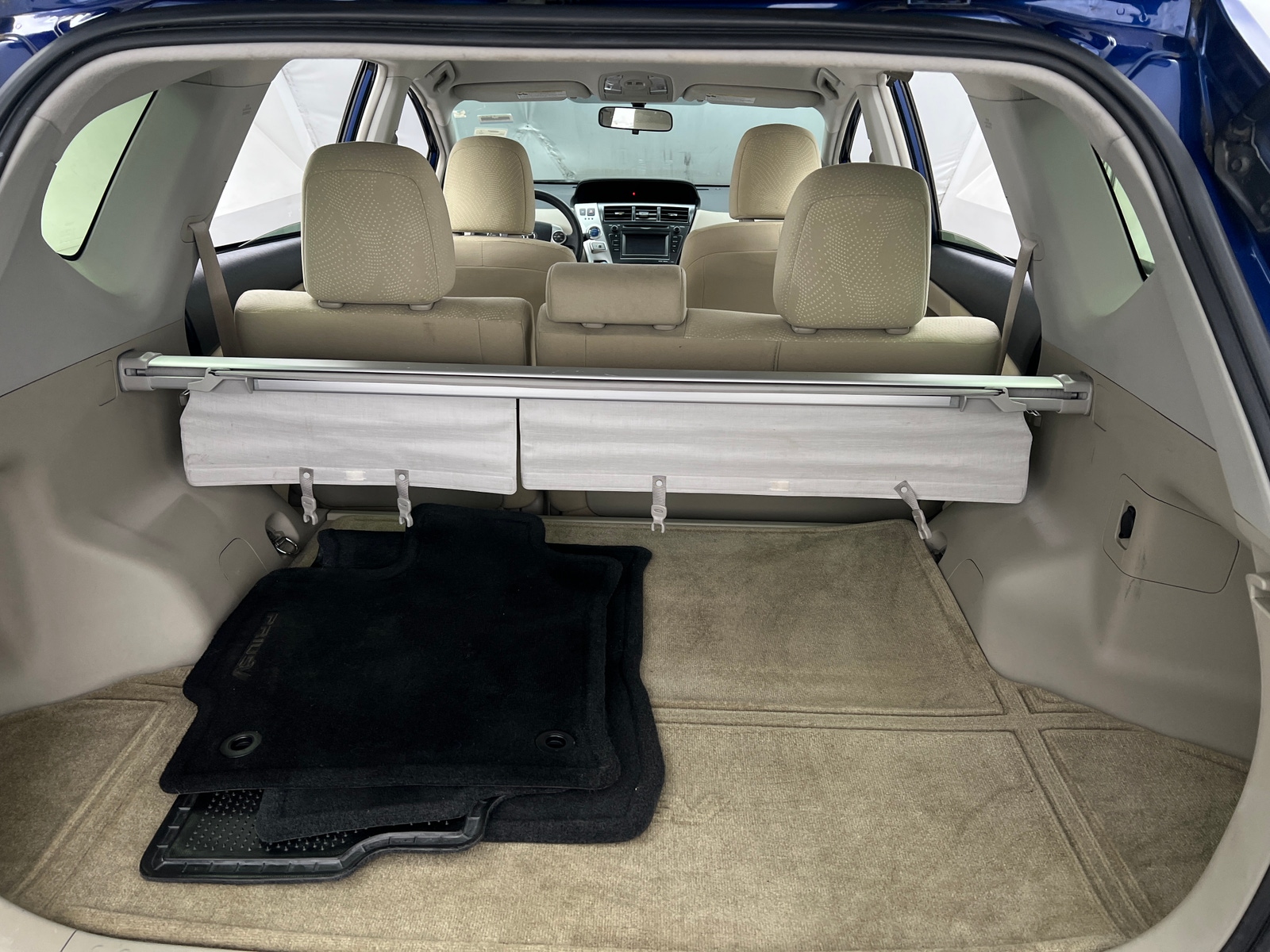 Thumbnail: 2014 Toyota Prius v - 7