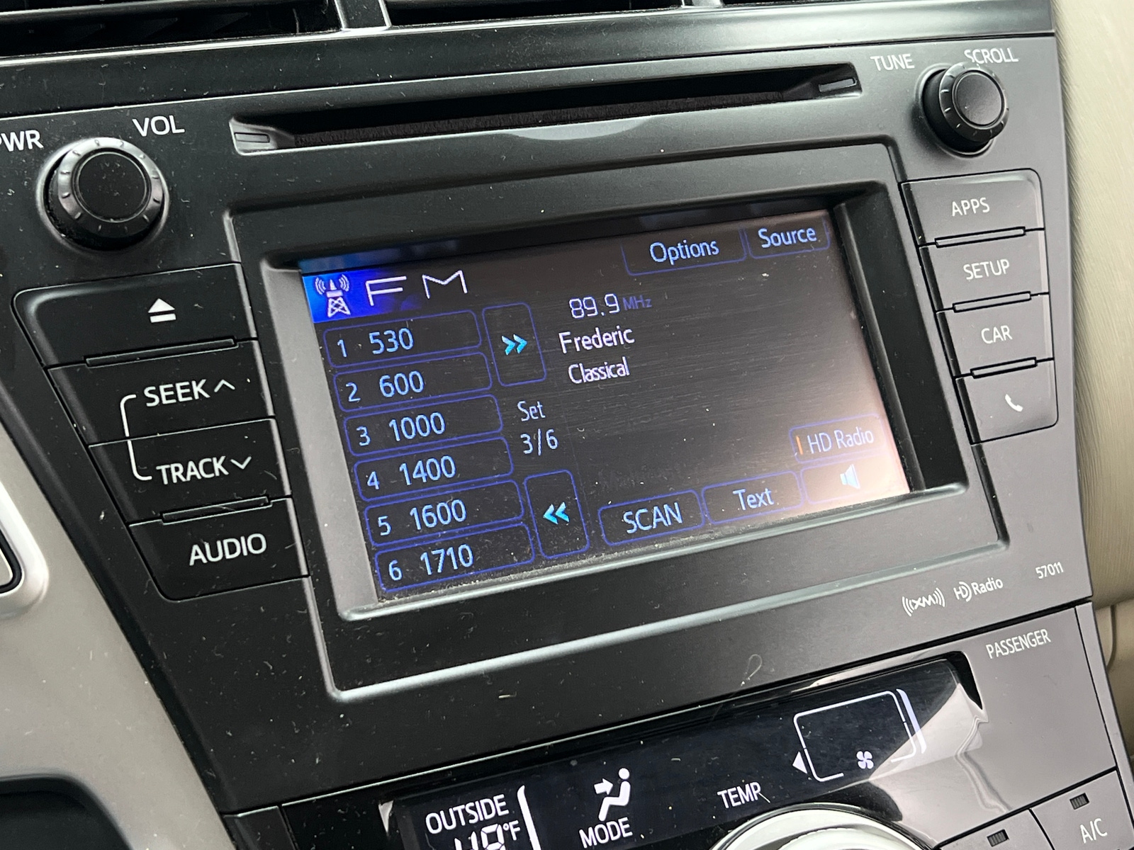 Thumbnail: 2014 Toyota Prius v - 4