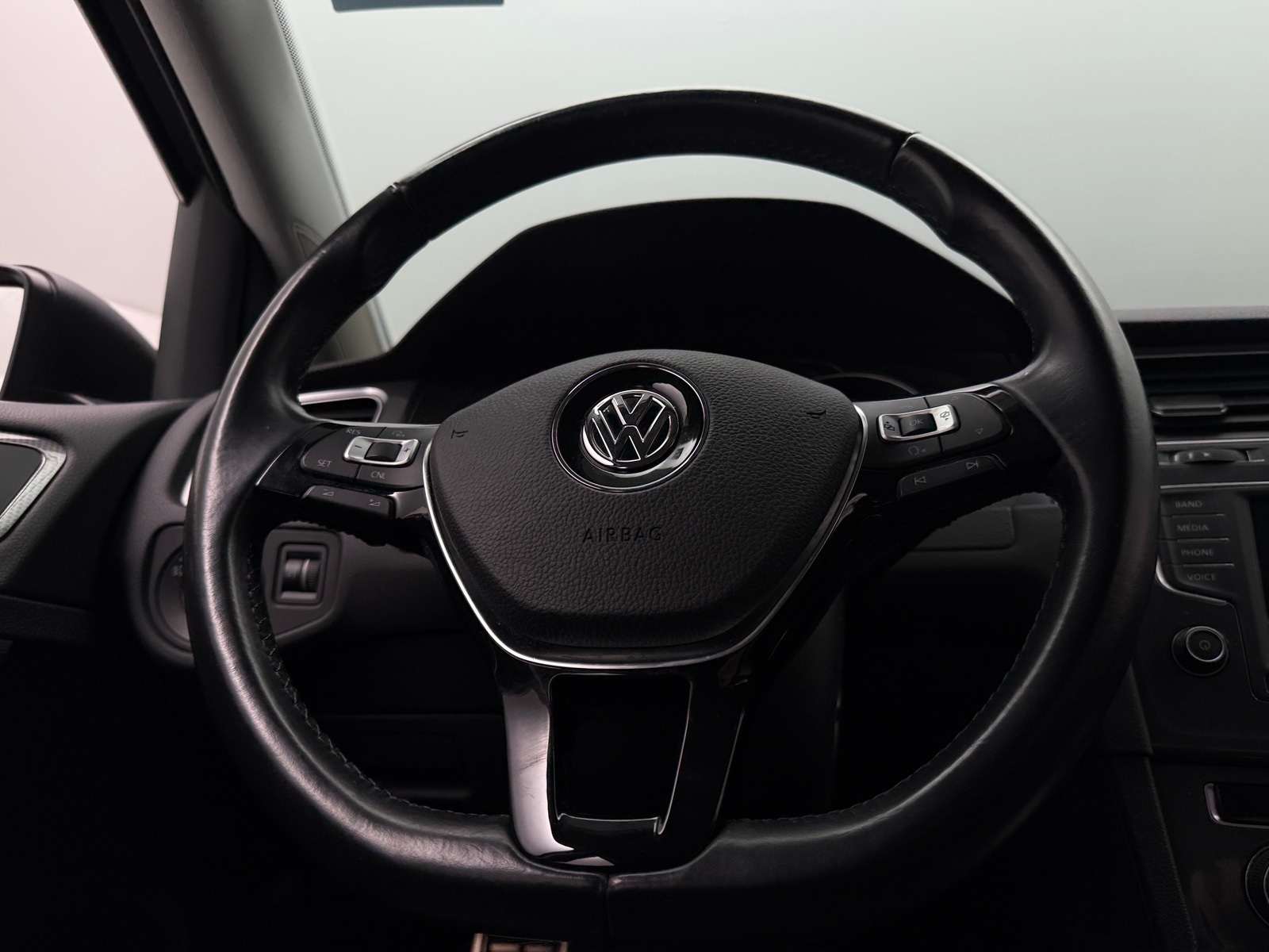 Thumbnail: 2017 Volkswagen Golf - 4