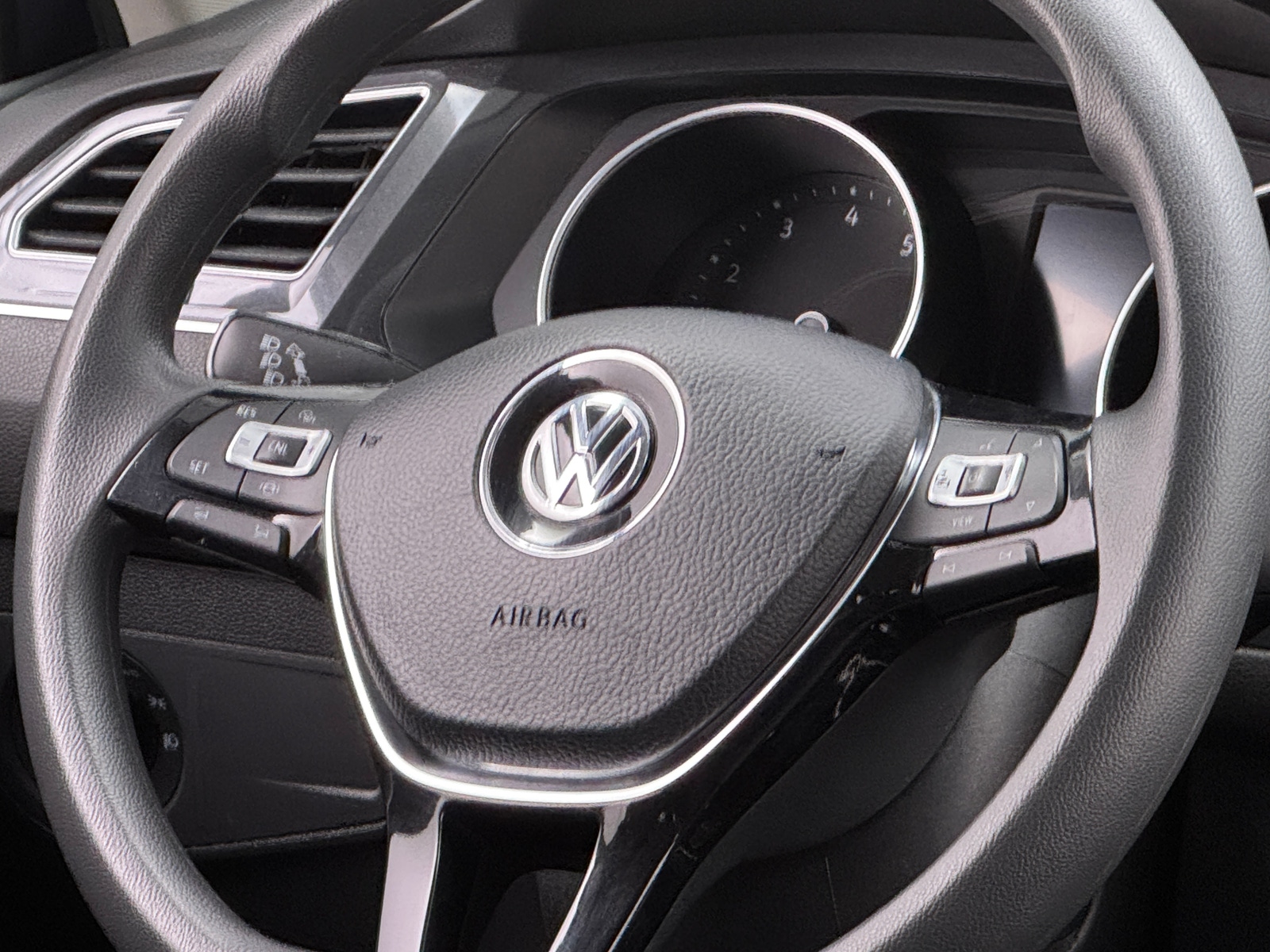 Thumbnail: 2021 Volkswagen Tiguan - 5