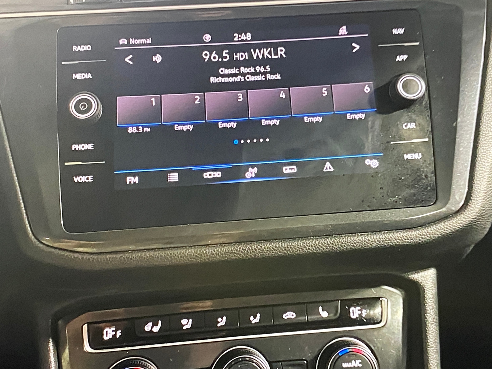 Thumbnail: 2021 Volkswagen Tiguan - 4