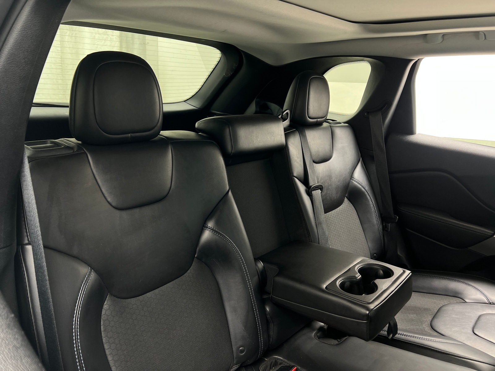 Thumbnail: 2019 Jeep Cherokee - 6