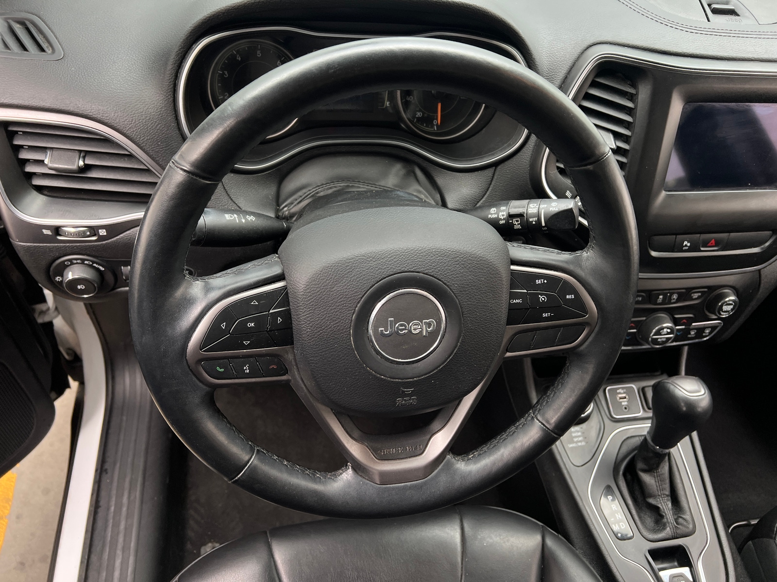 Thumbnail: 2019 Jeep Cherokee - 5