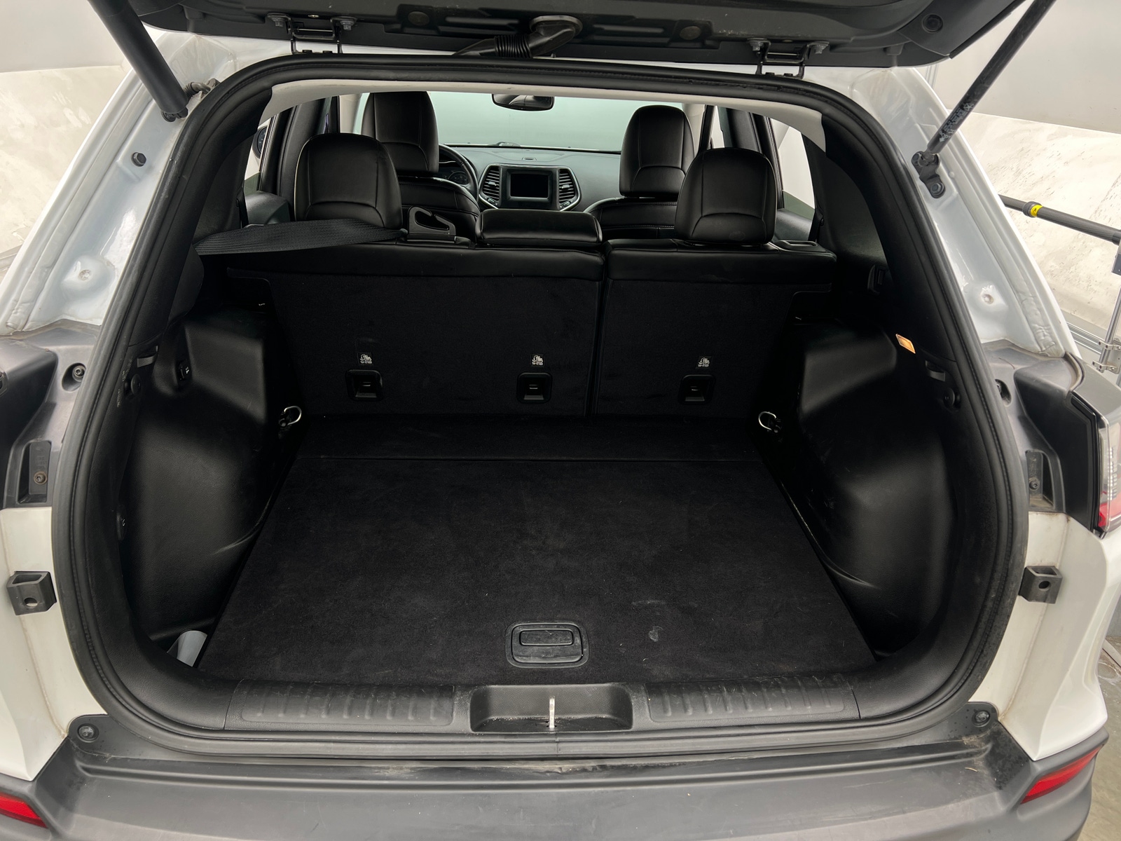 Thumbnail: 2019 Jeep Cherokee - 7