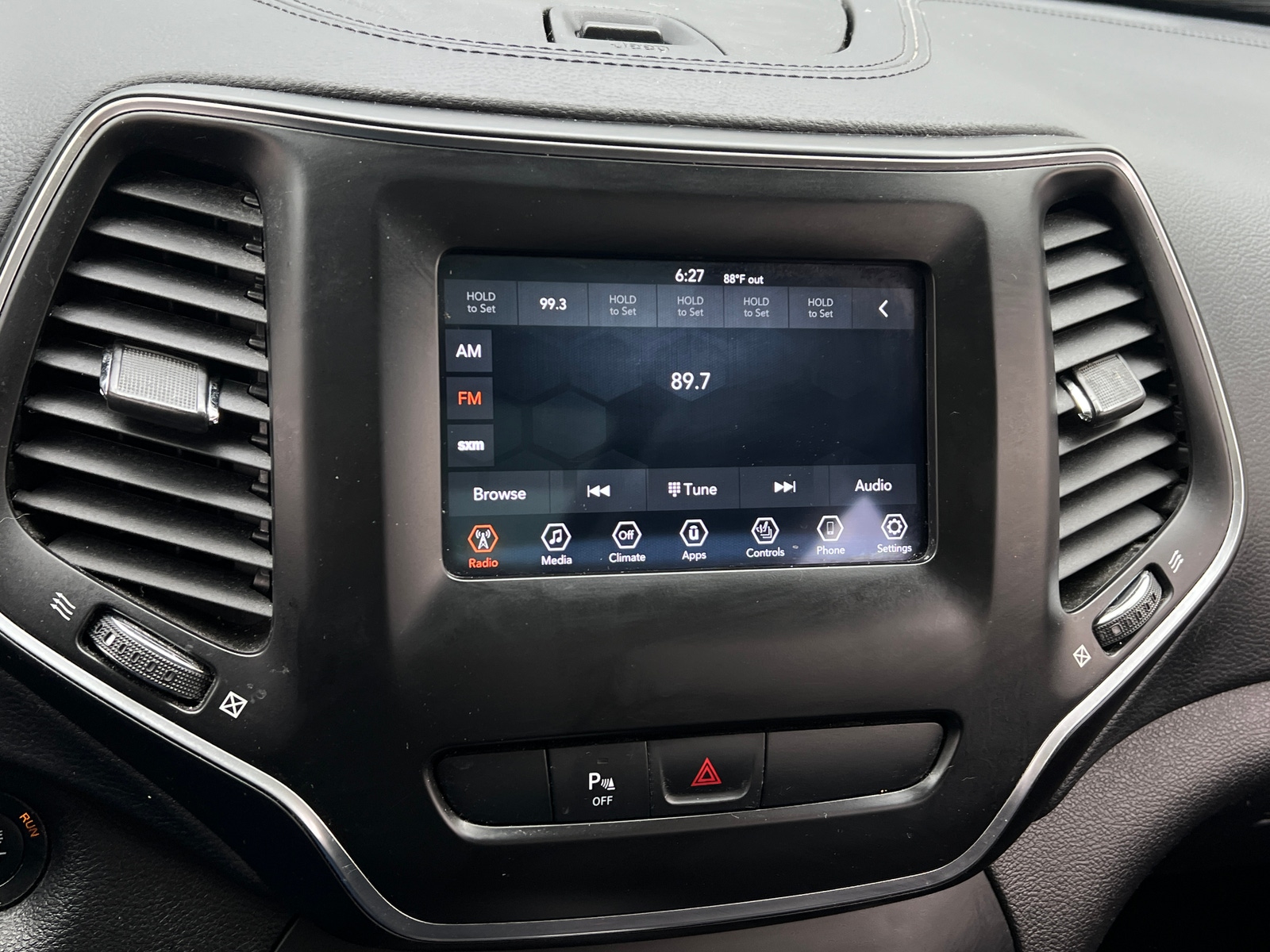 Thumbnail: 2019 Jeep Cherokee - 4