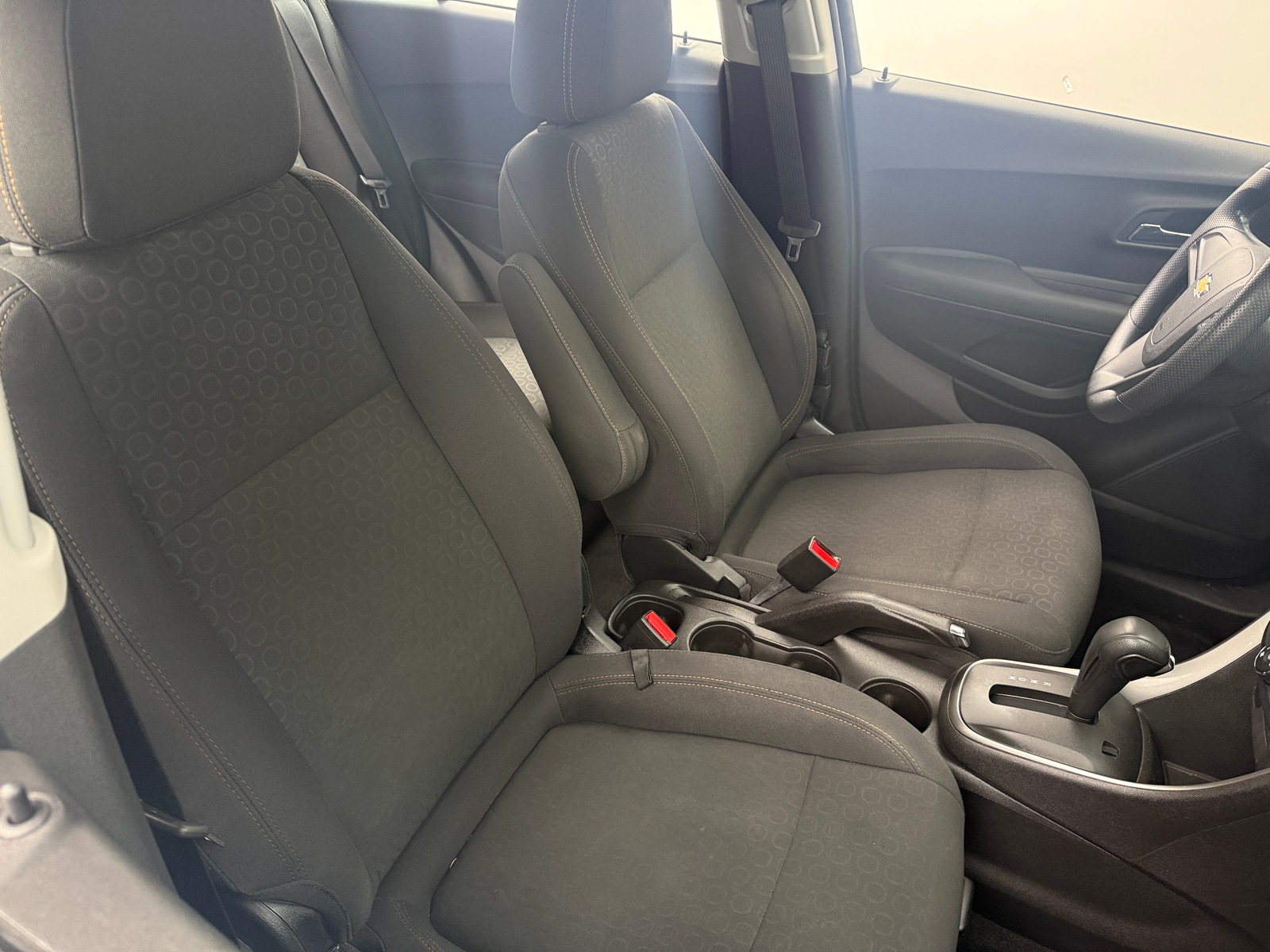 Thumbnail: 2017 Chevrolet Trax - 2