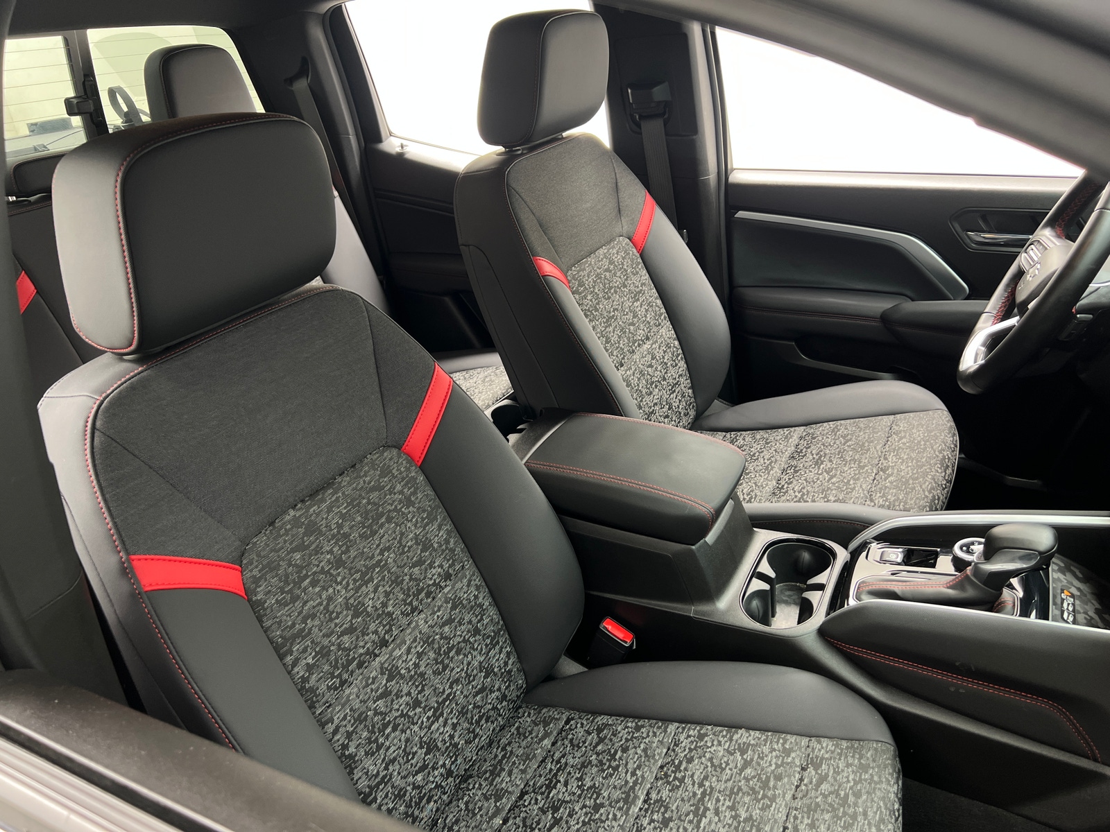 Thumbnail: 2024 Chevrolet Colorado - 2