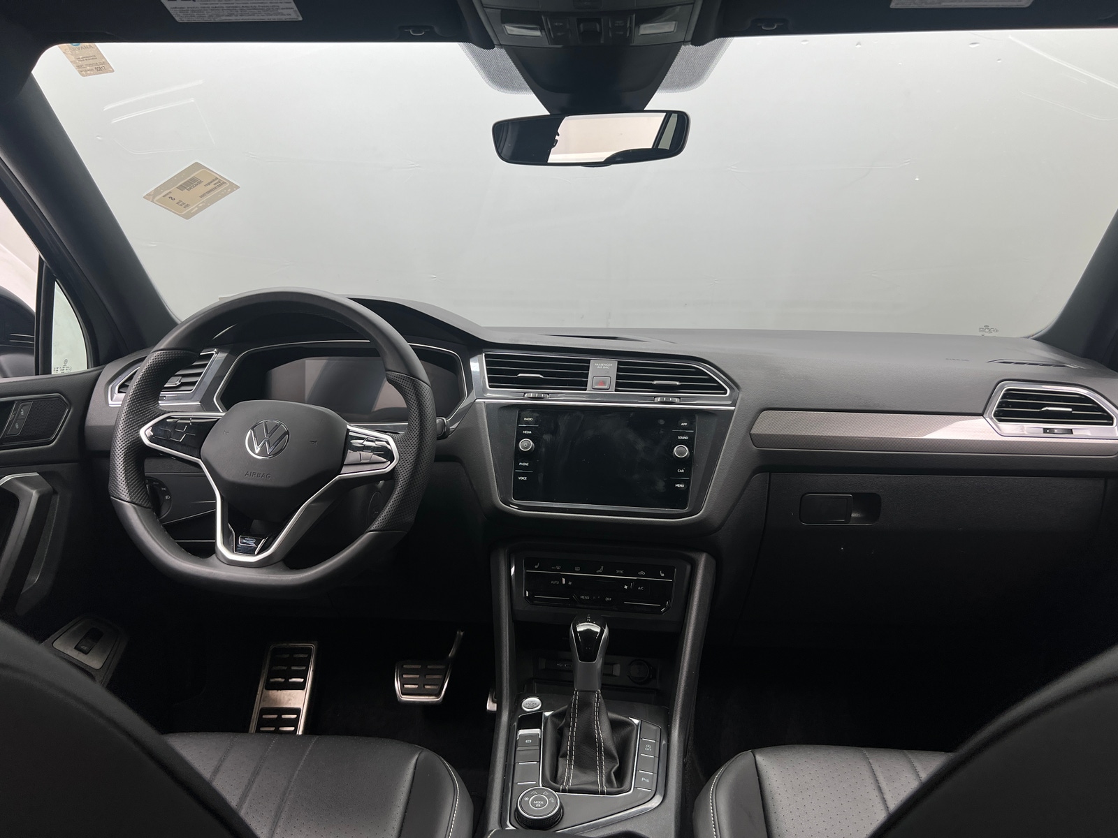 Thumbnail: 2024 Volkswagen Tiguan - 3