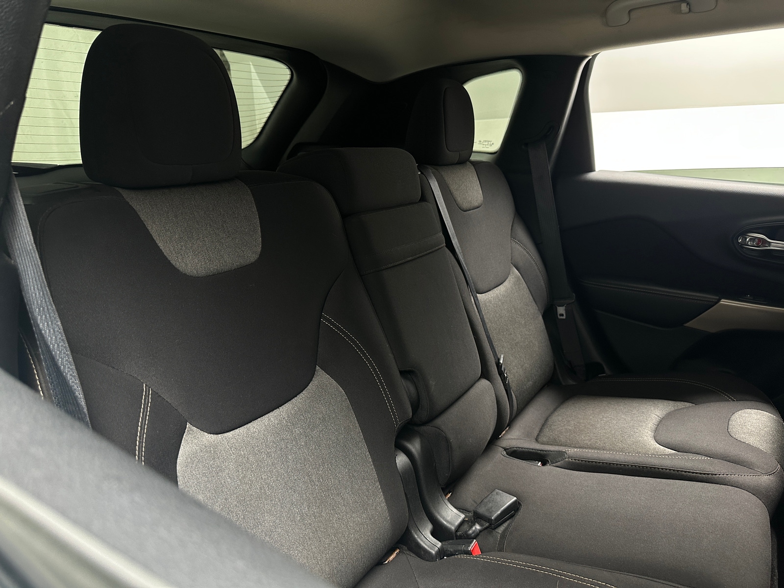 Thumbnail: 2017 Jeep Cherokee - 6