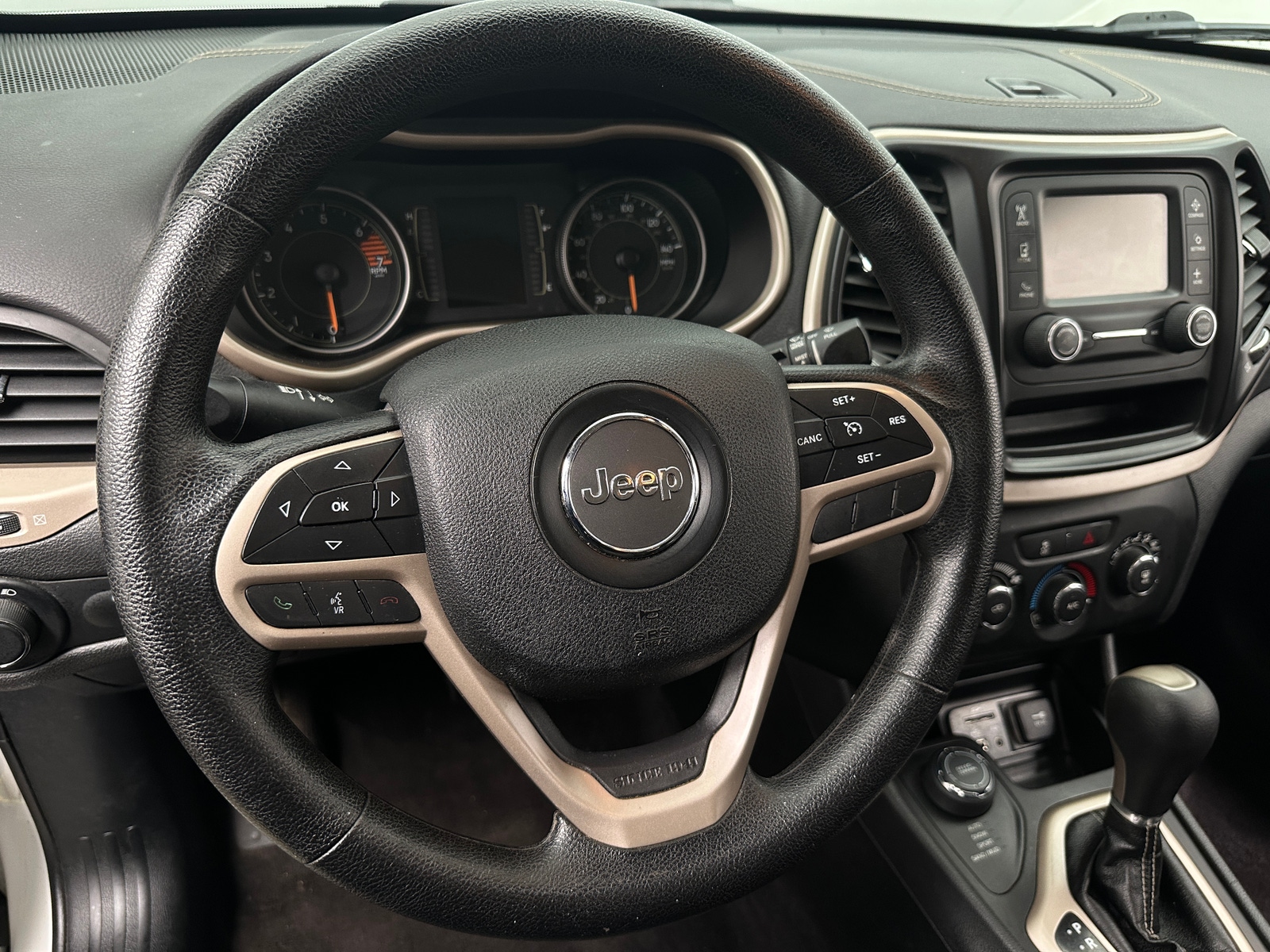 Thumbnail: 2017 Jeep Cherokee - 5