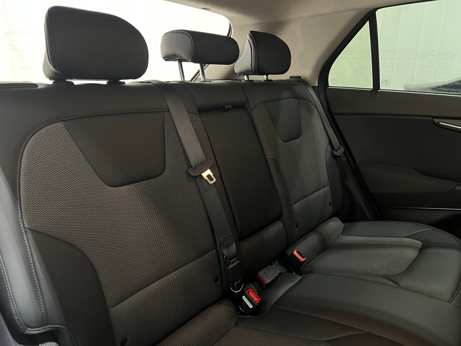 Thumbnail: 2023 Kia Niro - 6