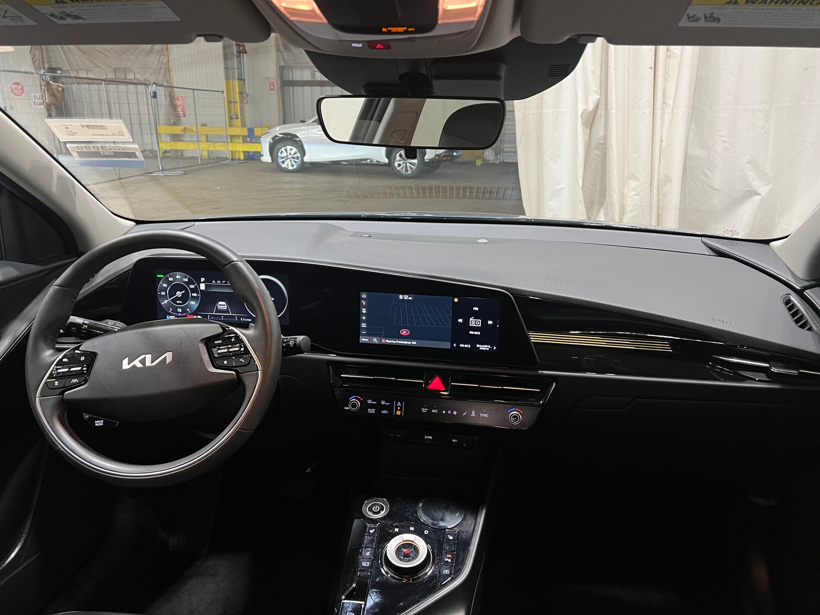 Thumbnail: 2023 Kia Niro - 3